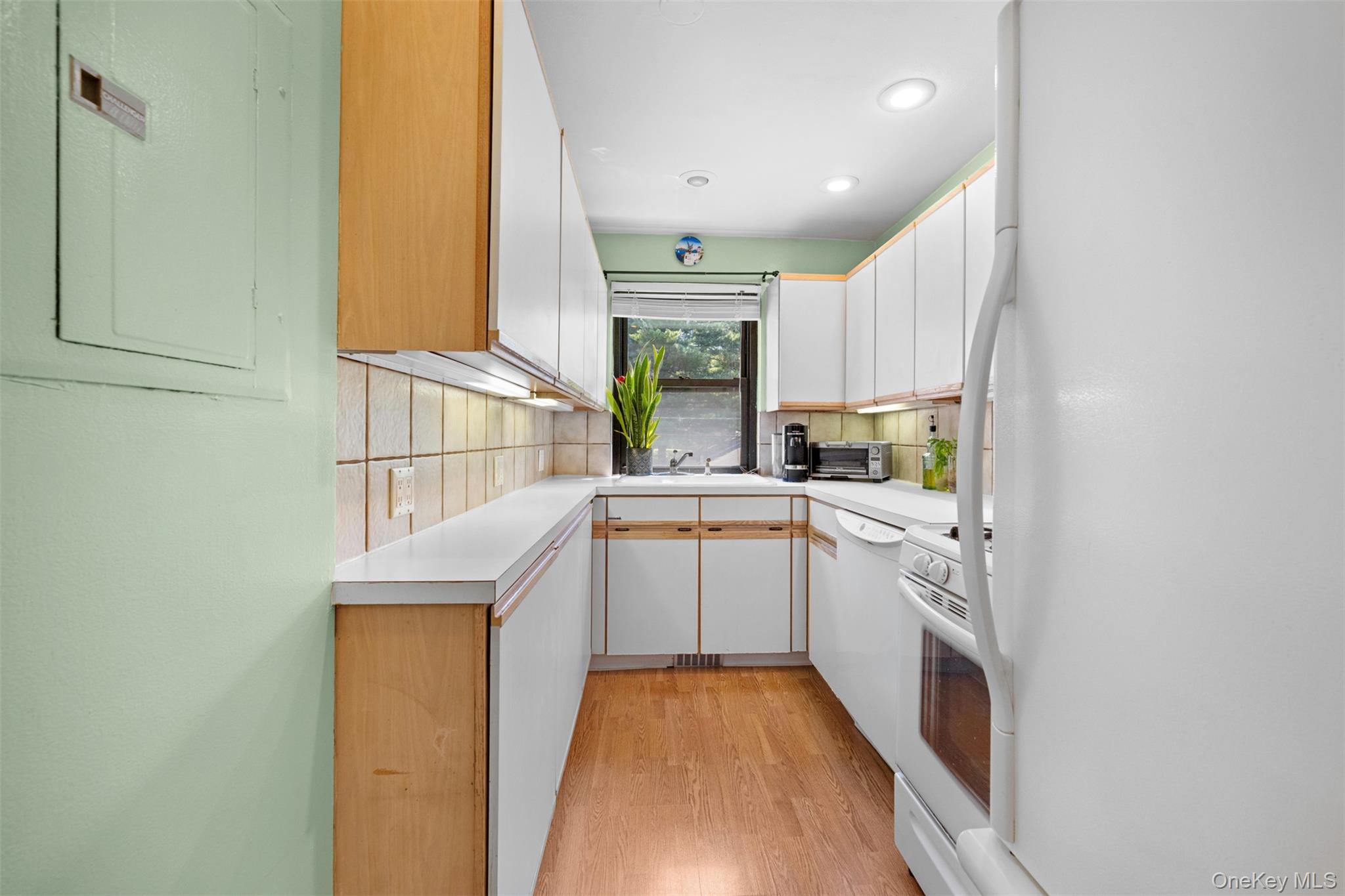 29 West Mill Drive # 10A, Great Neck, NY 11021