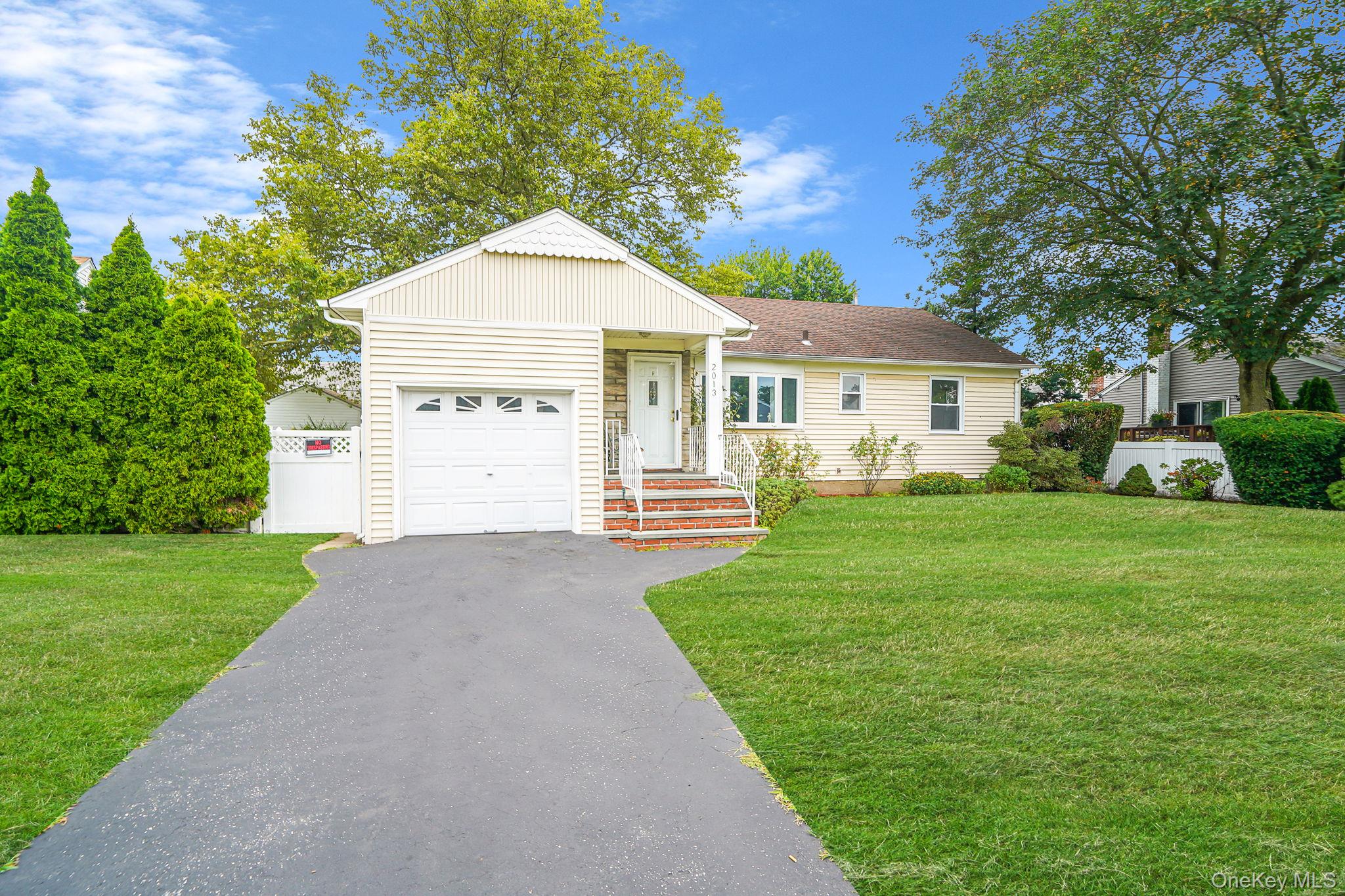 2013 Central Dr N, East Meadow, NY 11554
