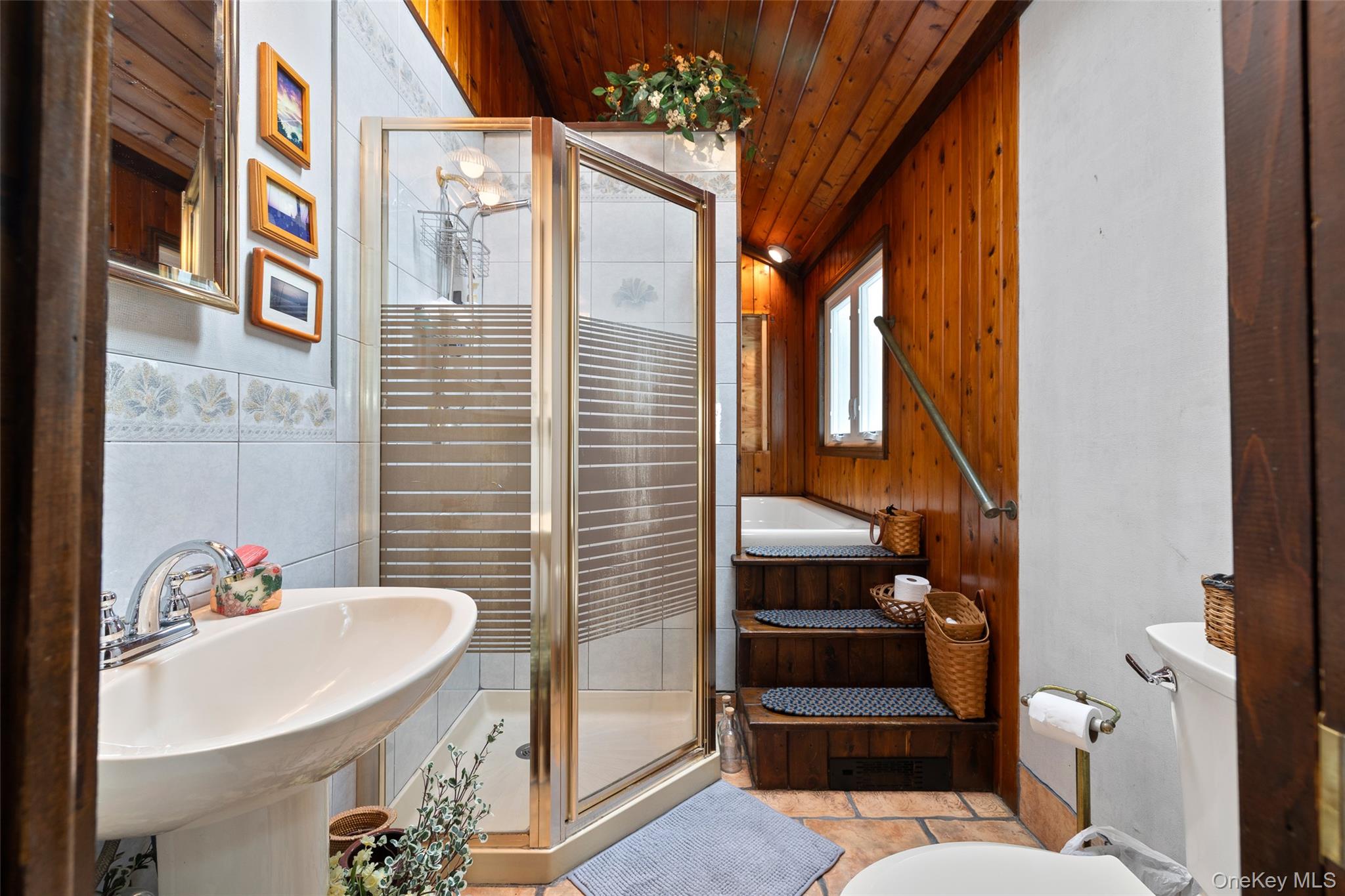 661 Bay 6th Street, West Islip, NY 11795