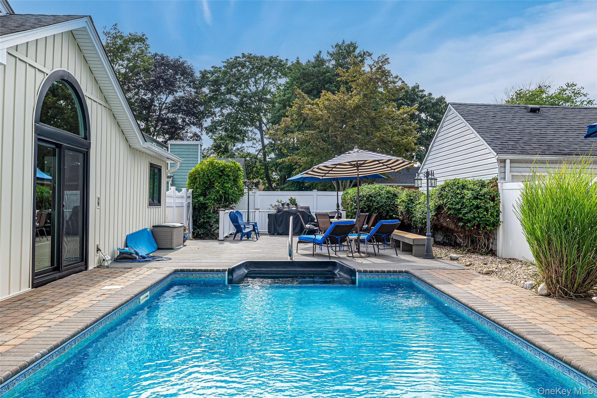 661 Bay 6th Street, West Islip, NY 11795