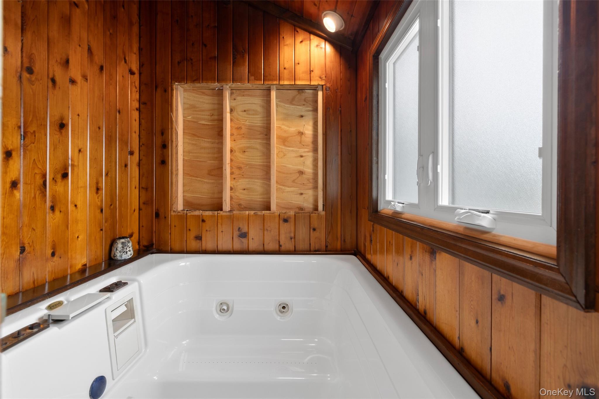 661 Bay 6th Street, West Islip, NY 11795