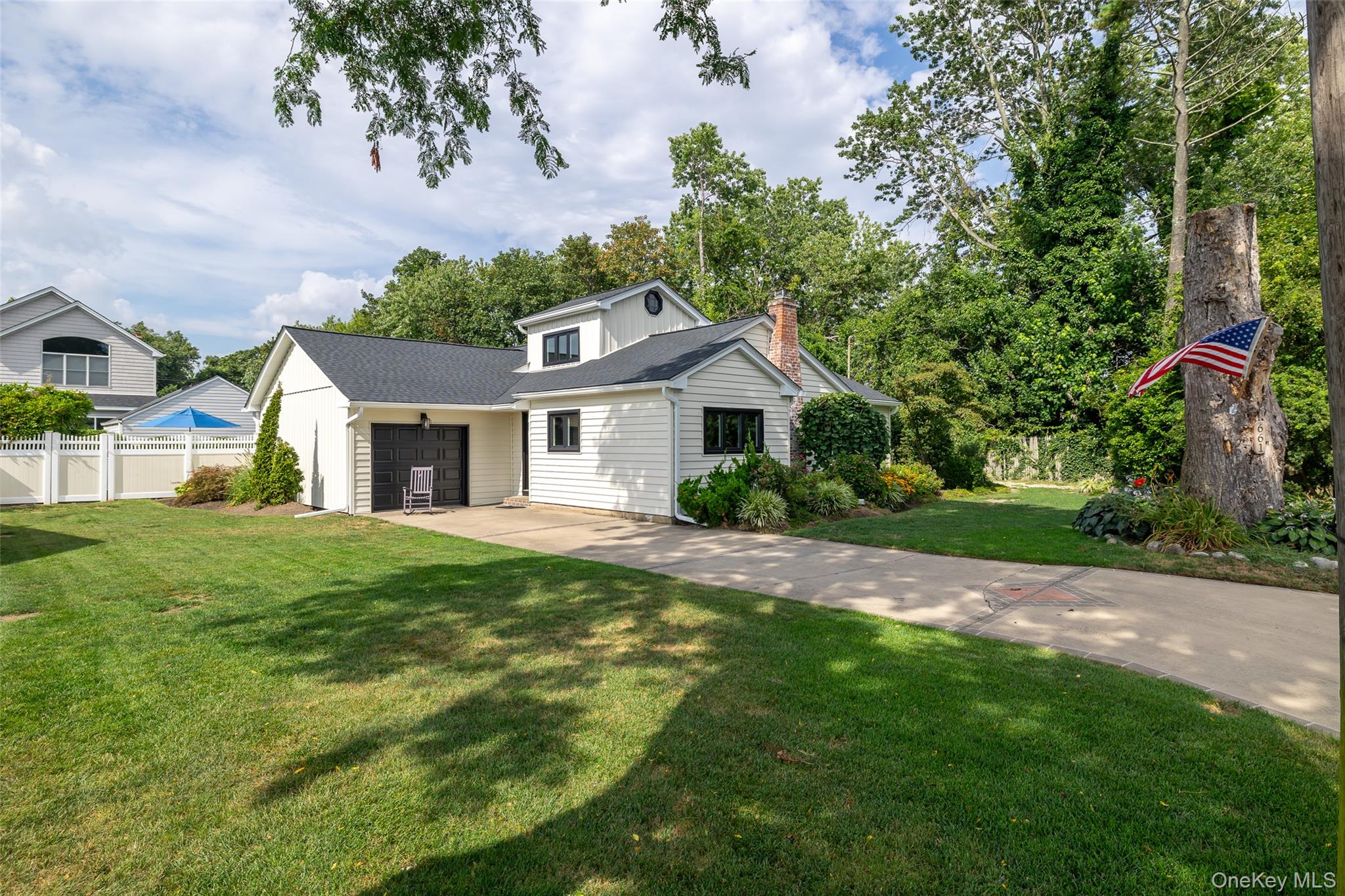 661 Bay 6th Street, West Islip, NY 11795