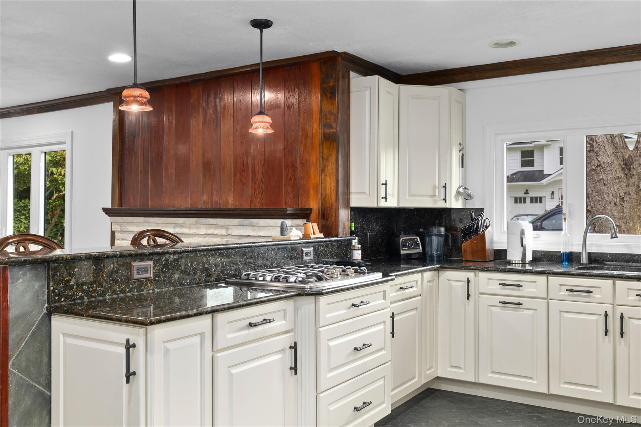 661 Bay 6th Street, West Islip, NY 11795