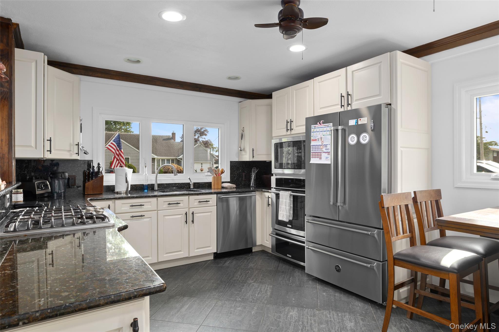 661 Bay 6th Street, West Islip, NY 11795