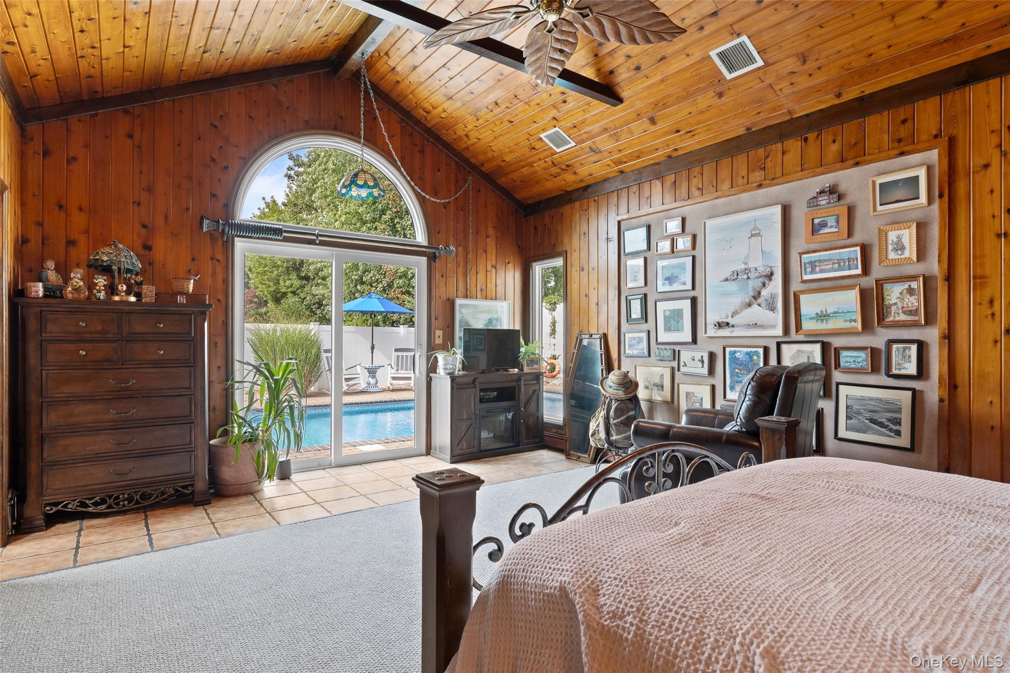 661 Bay 6th Street, West Islip, NY 11795