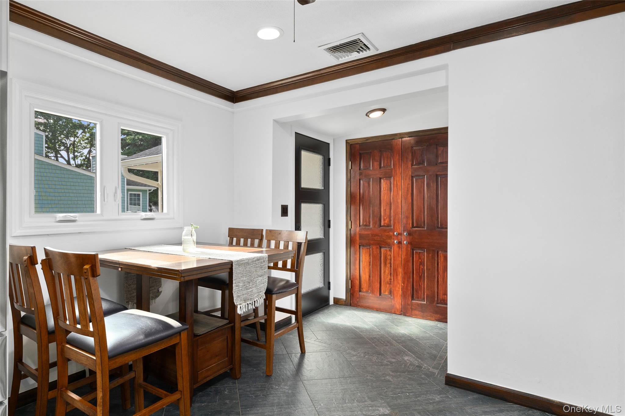 661 Bay 6th Street, West Islip, NY 11795