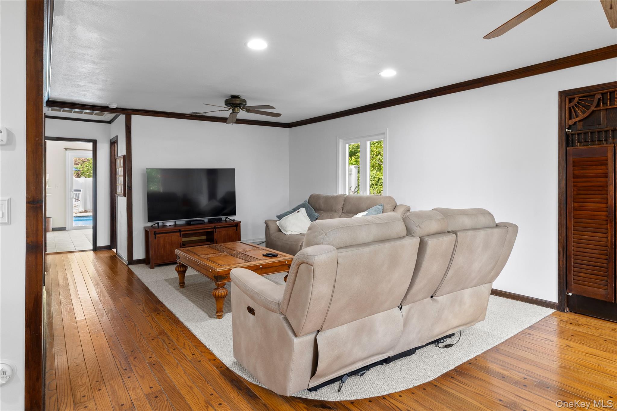 661 Bay 6th Street, West Islip, NY 11795