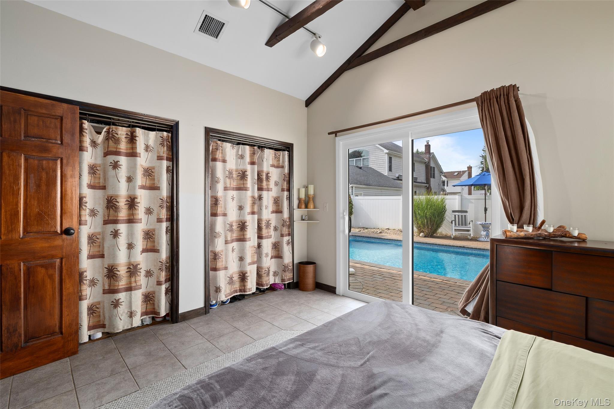 661 Bay 6th Street, West Islip, NY 11795