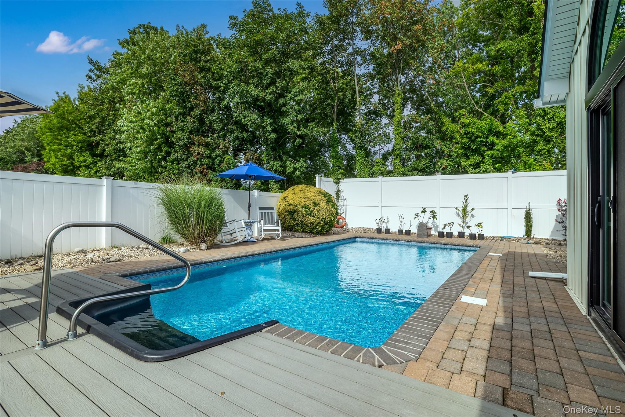 661 Bay 6th Street, West Islip, NY 11795