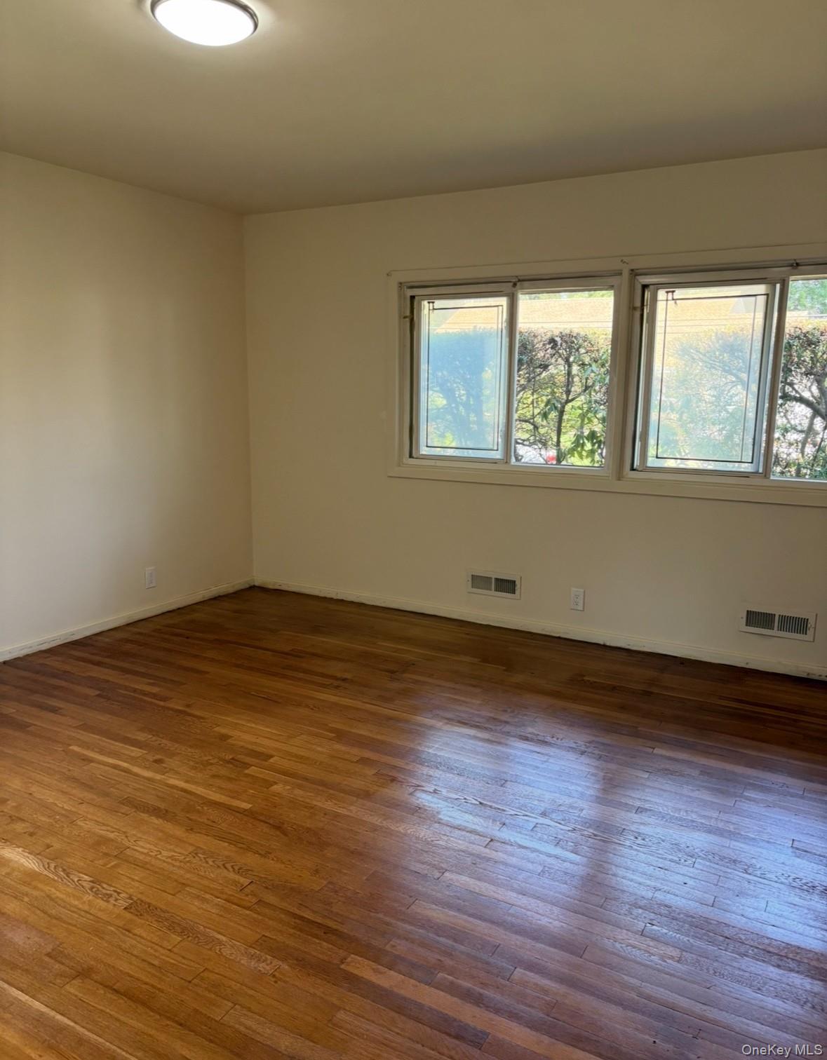 1 Willowbrook Lane, Freeport, NY 11520