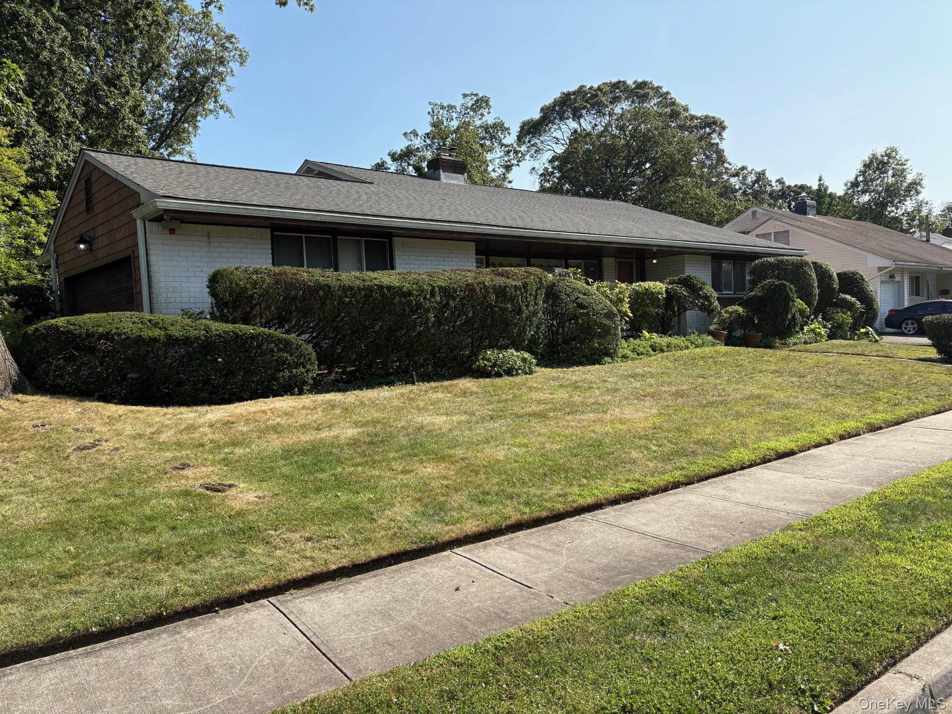 1 Willowbrook Lane, Freeport, NY 11520