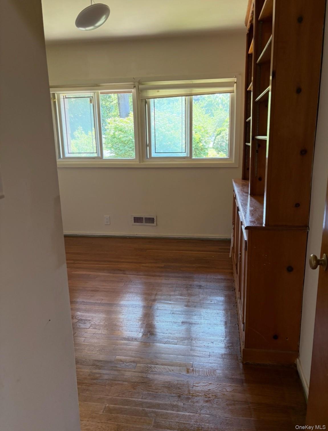 1 Willowbrook Lane, Freeport, NY 11520