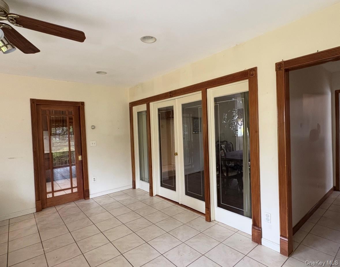 1 Willowbrook Lane, Freeport, NY 11520