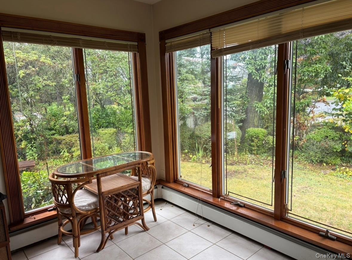 1 Willowbrook Lane, Freeport, NY 11520