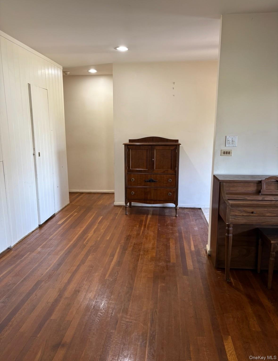 1 Willowbrook Lane, Freeport, NY 11520