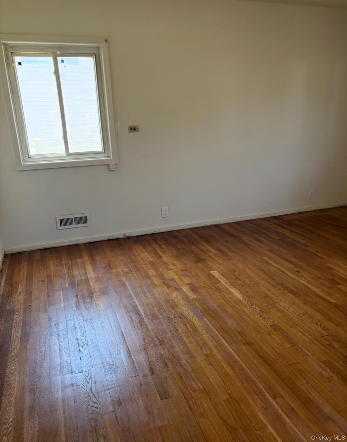 1 Willowbrook Lane, Freeport, NY 11520