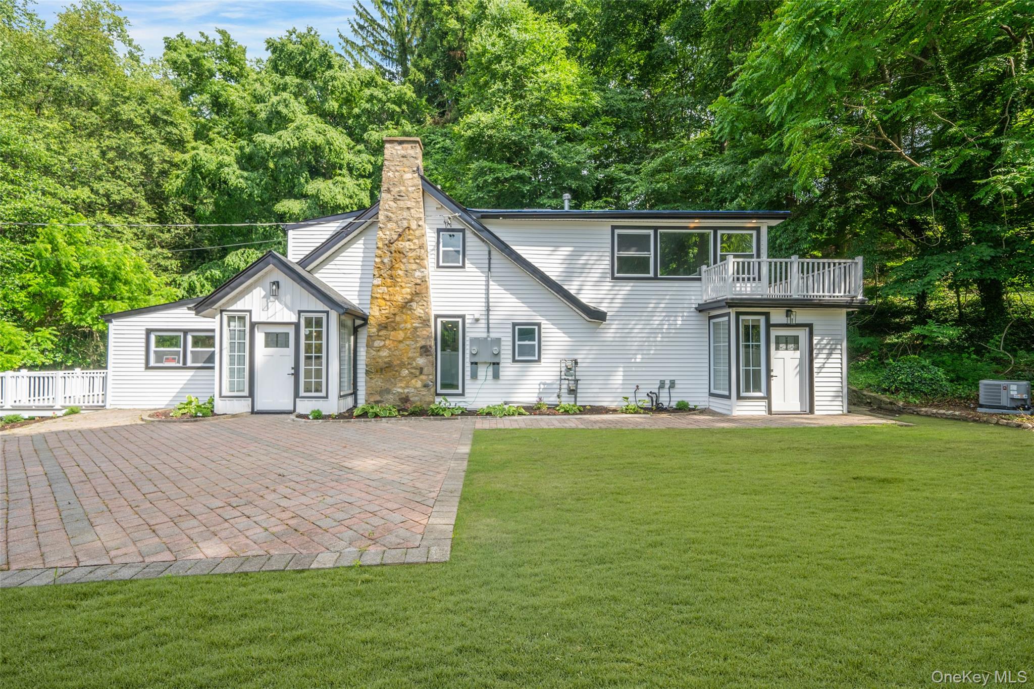 390 E Main Street, Centerport, NY 11721