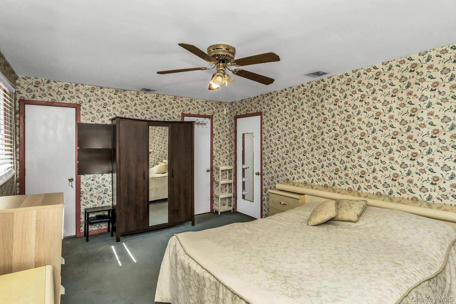 58 Pasadena Drive, Plainview, NY 11803