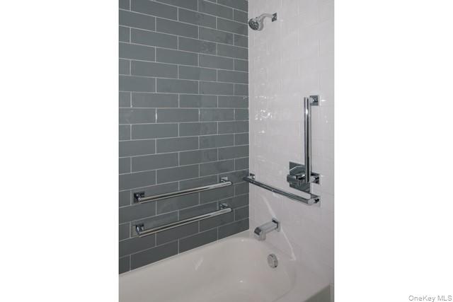 75 Circle Drive # 86-101, Central Islip, NY 11722