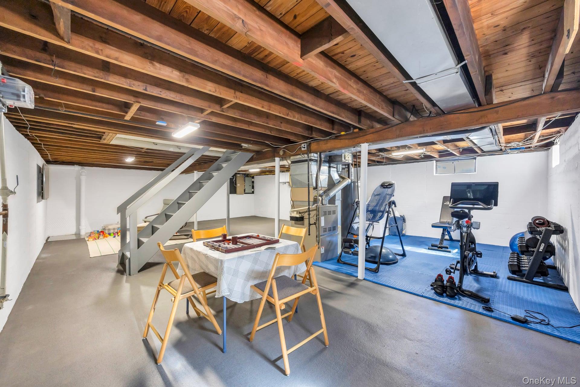 23 Peachtree Lane, Hicksville, NY 11801