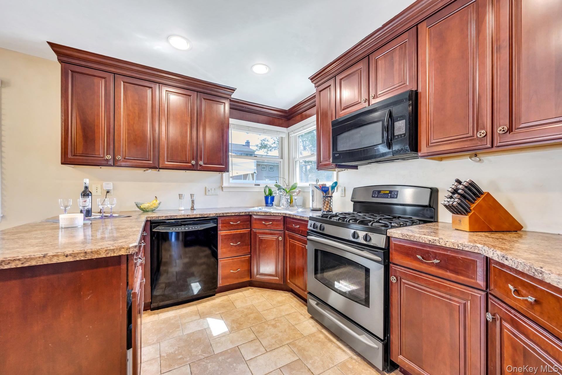 23 Peachtree Lane, Hicksville, NY 11801