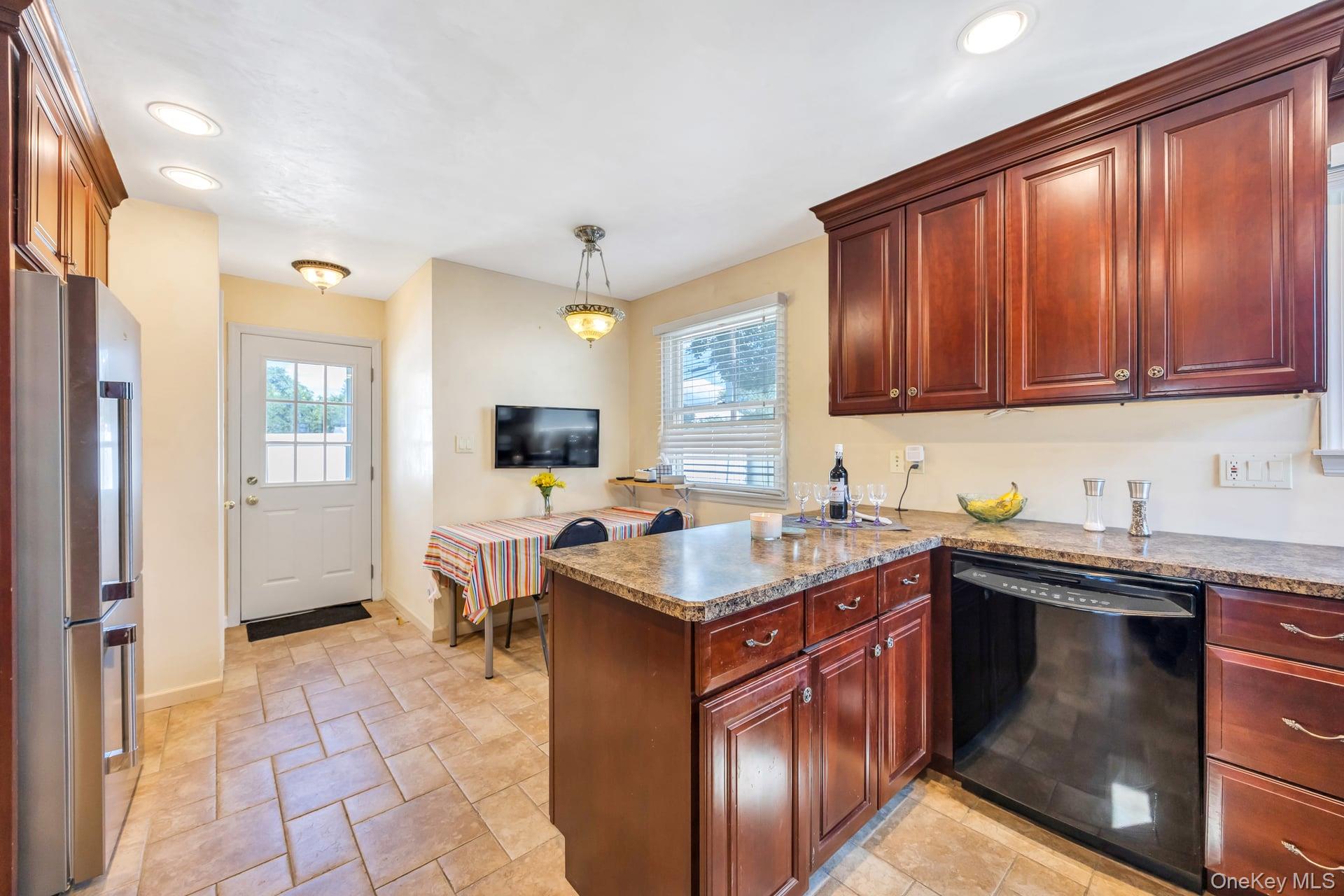 23 Peachtree Lane, Hicksville, NY 11801