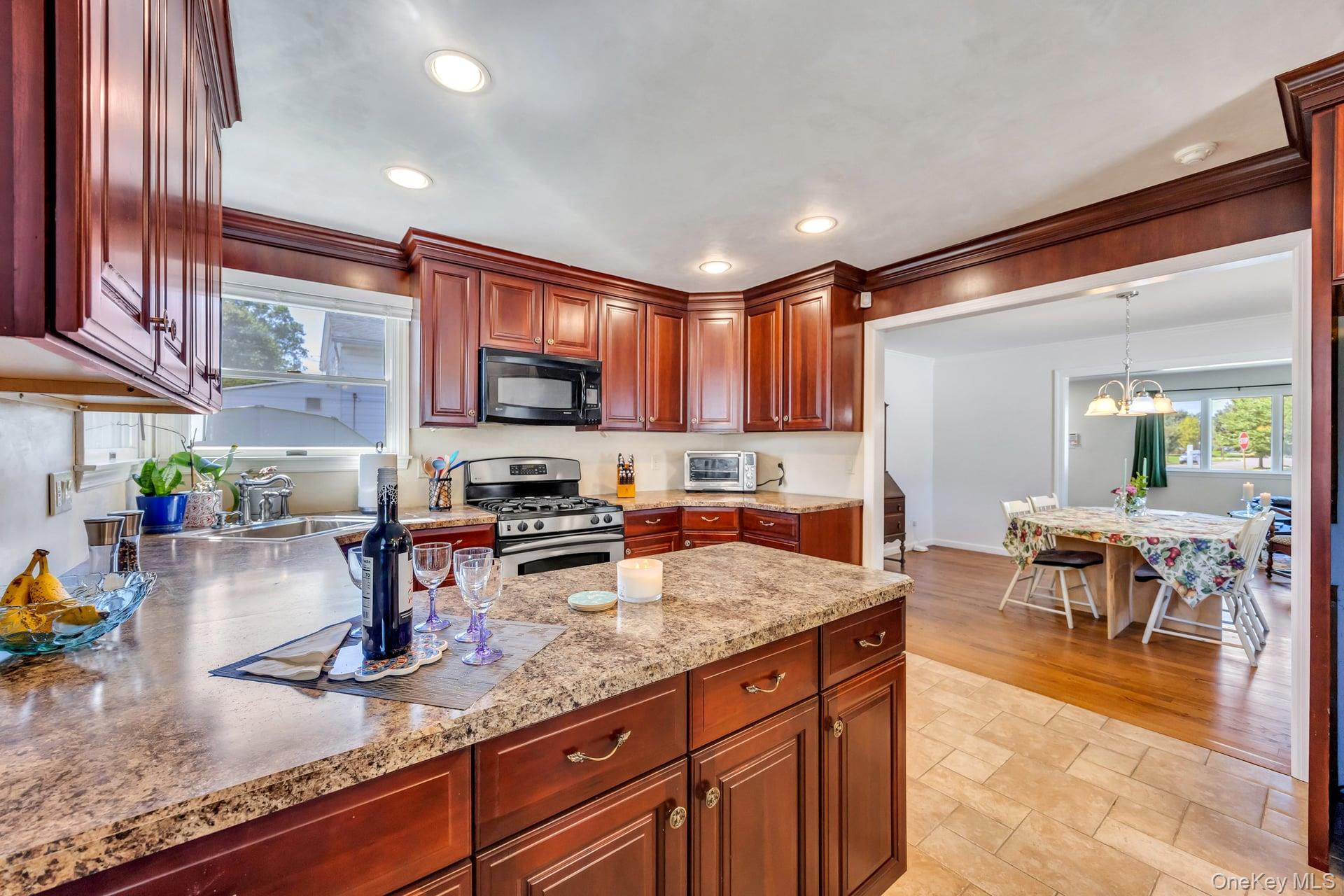 23 Peachtree Lane, Hicksville, NY 11801