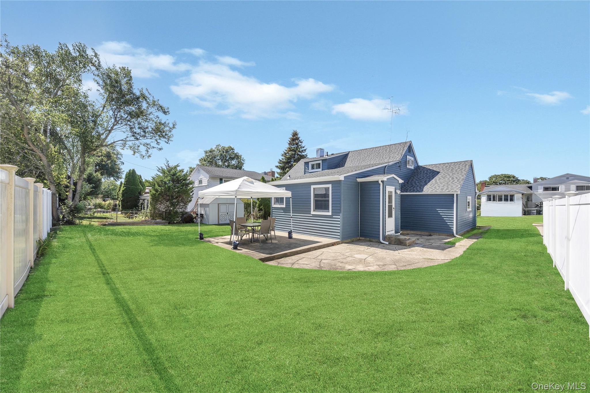 23 Peachtree Lane, Hicksville, NY 11801