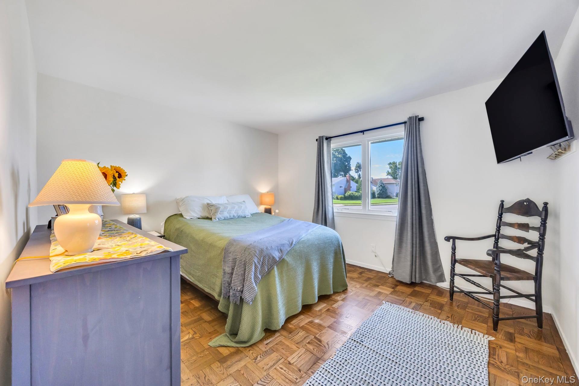 23 Peachtree Lane, Hicksville, NY 11801