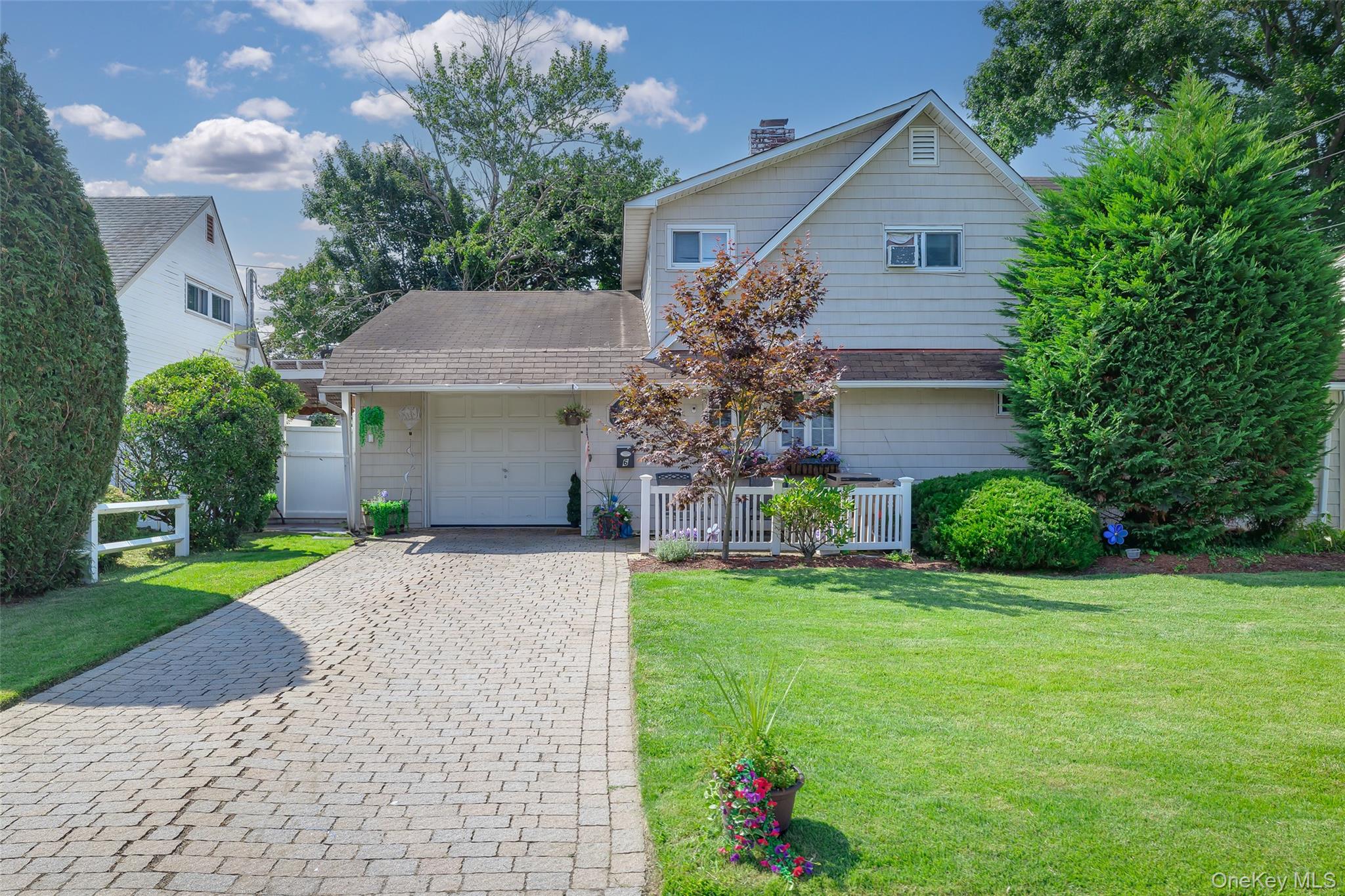 6 Downhill Lane, Wantagh, NY 11793