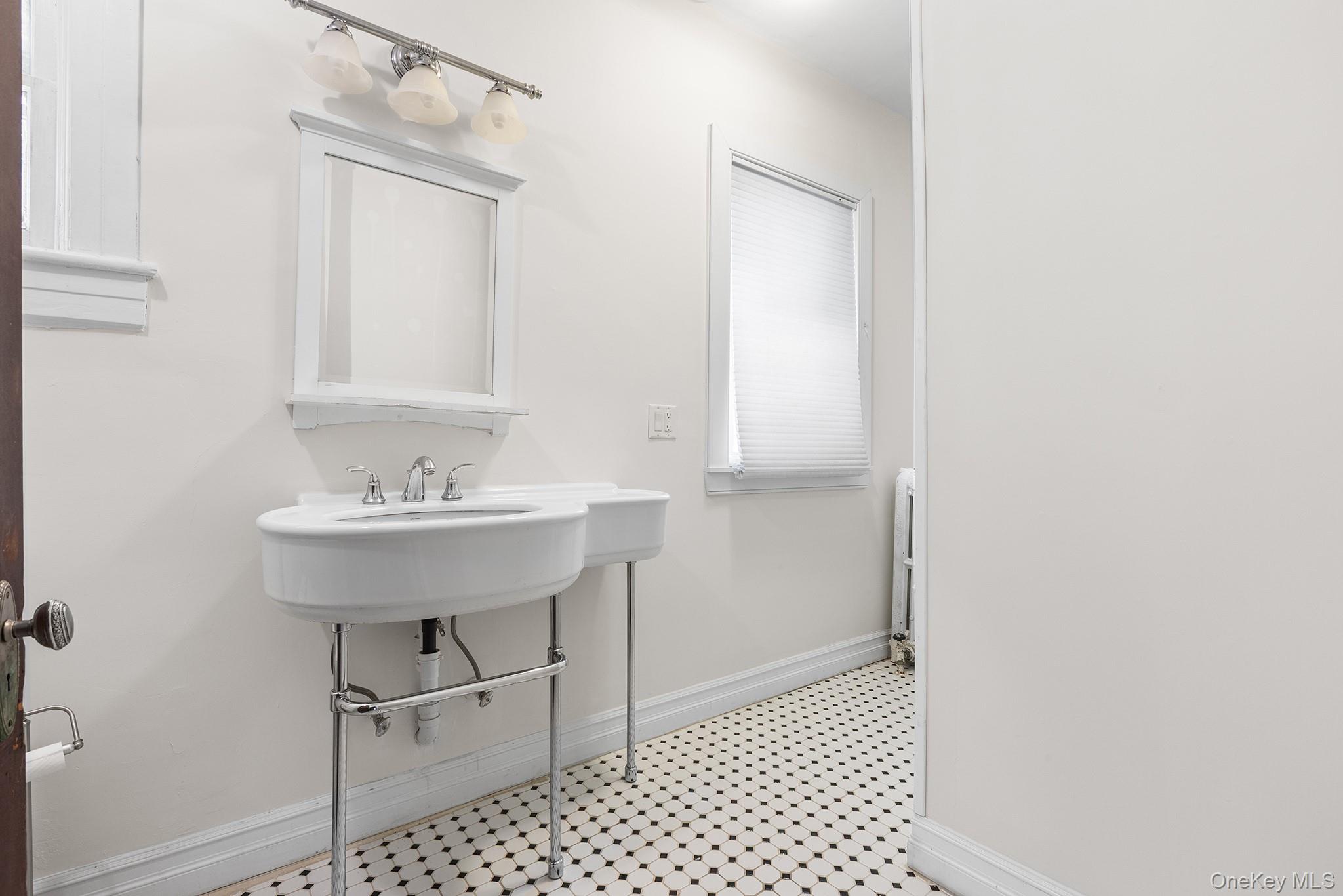 230 Van Cortlandt Park Avenue, Yonkers, NY 10705