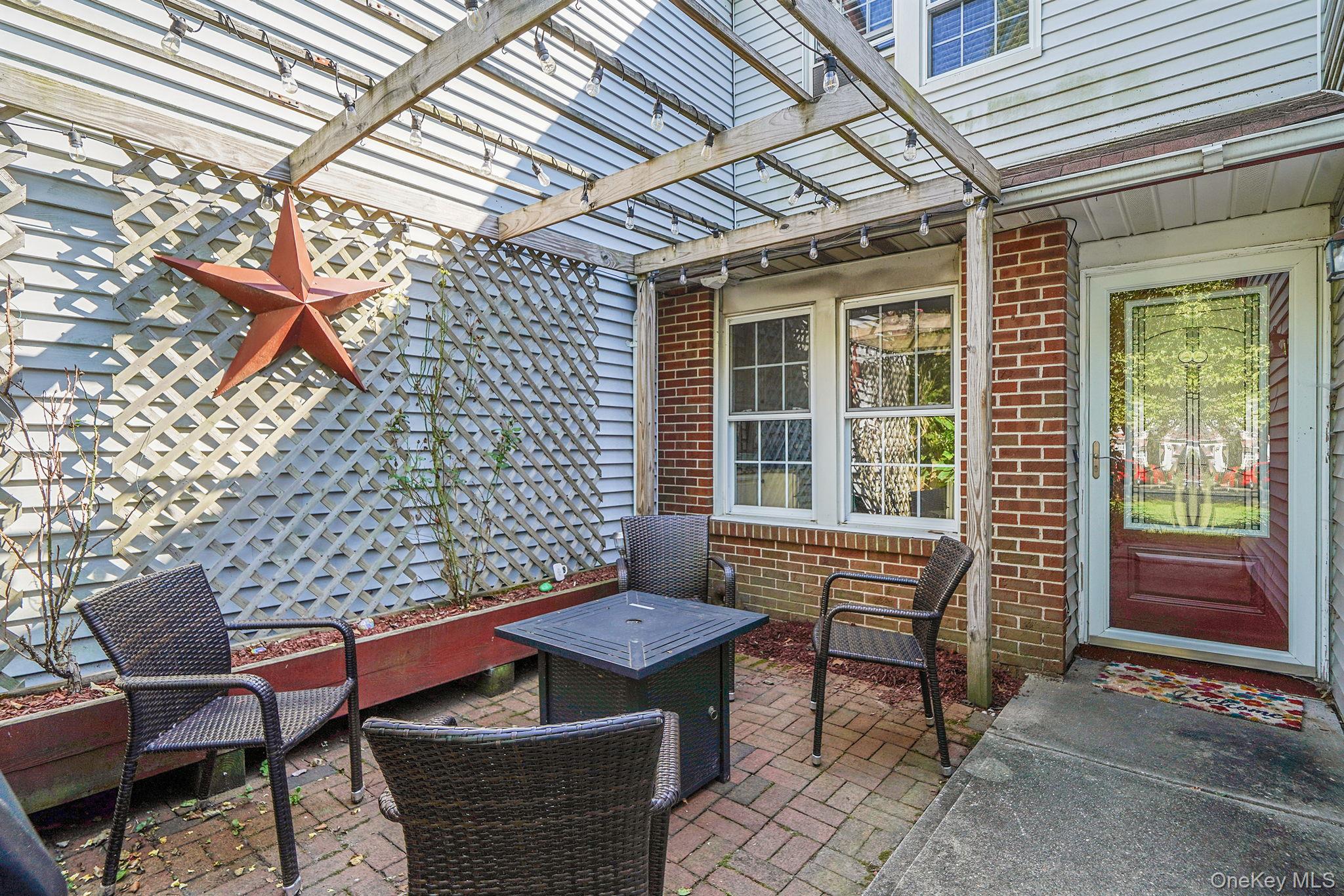 4 Georgian Court, Coram, NY 11727