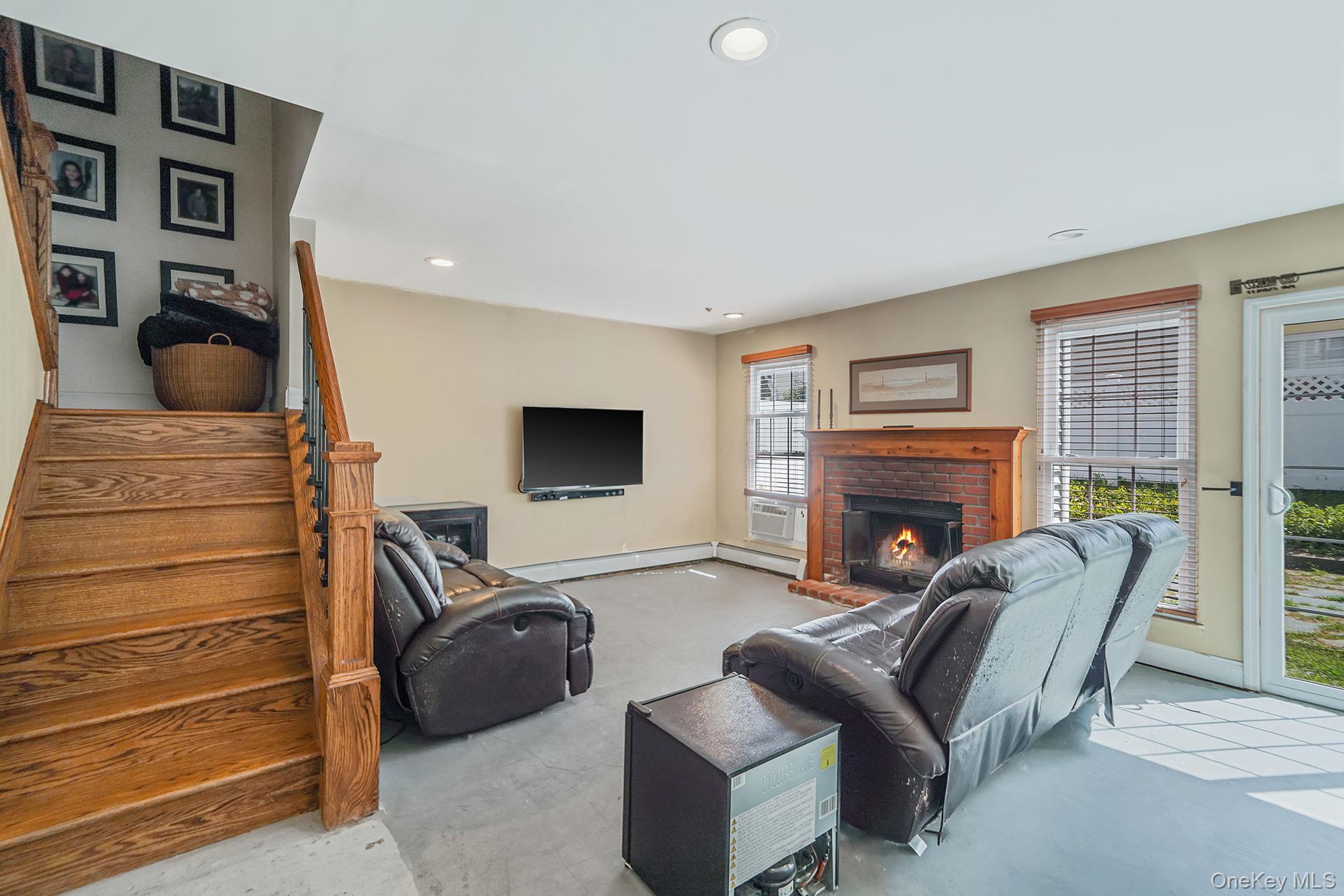 4 Georgian Court, Coram, NY 11727