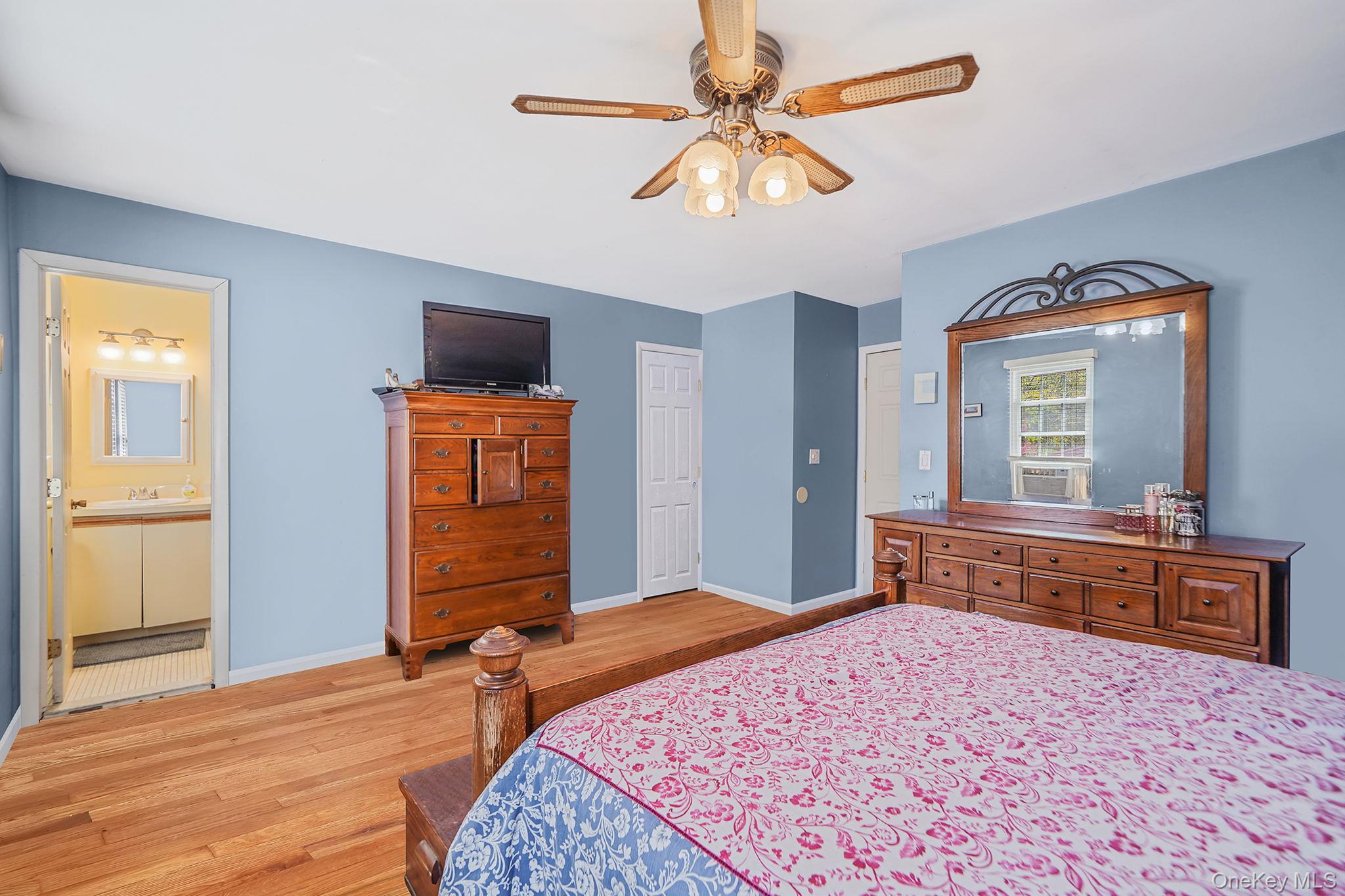 4 Georgian Court, Coram, NY 11727