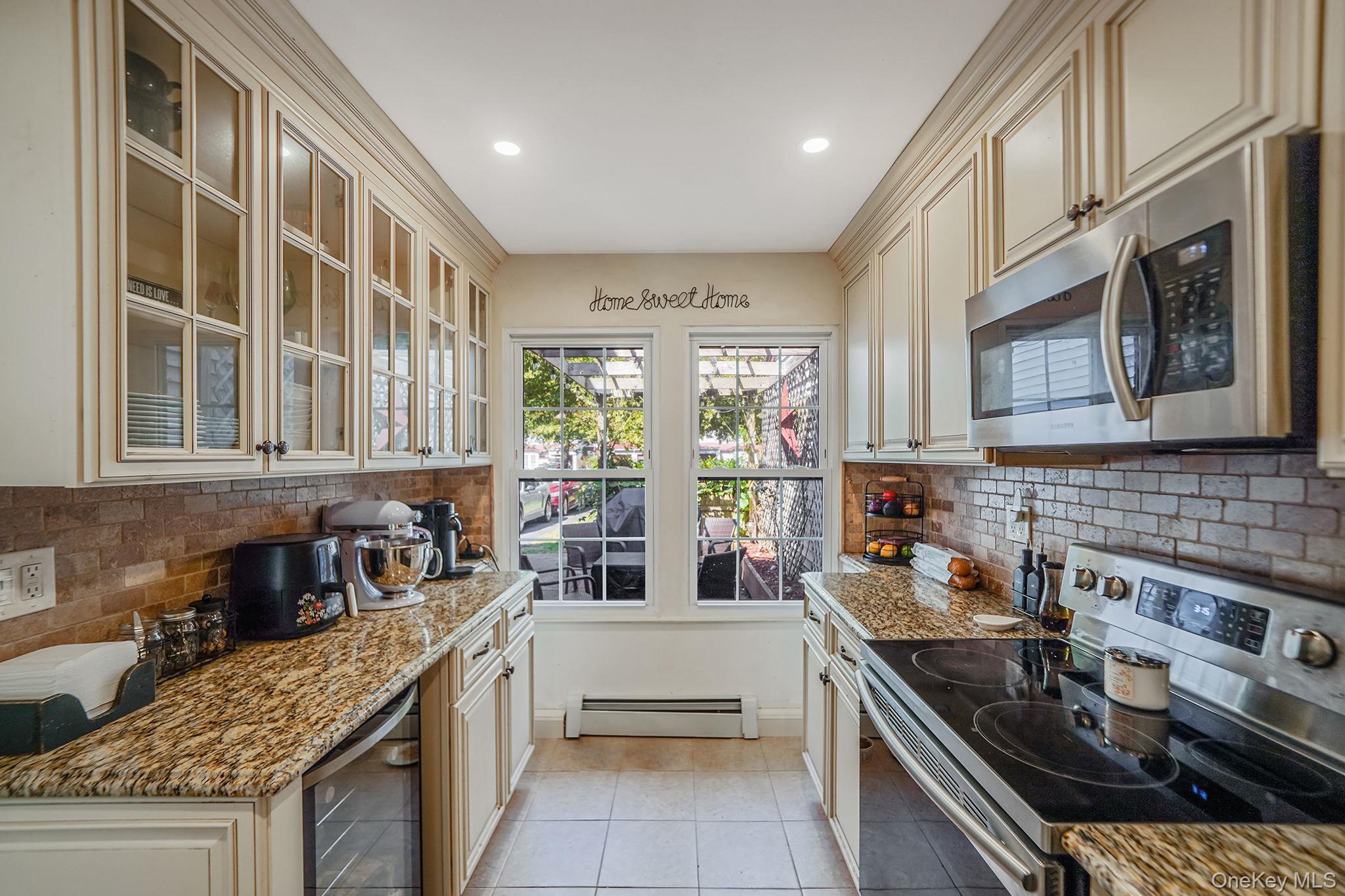 4 Georgian Court, Coram, NY 11727