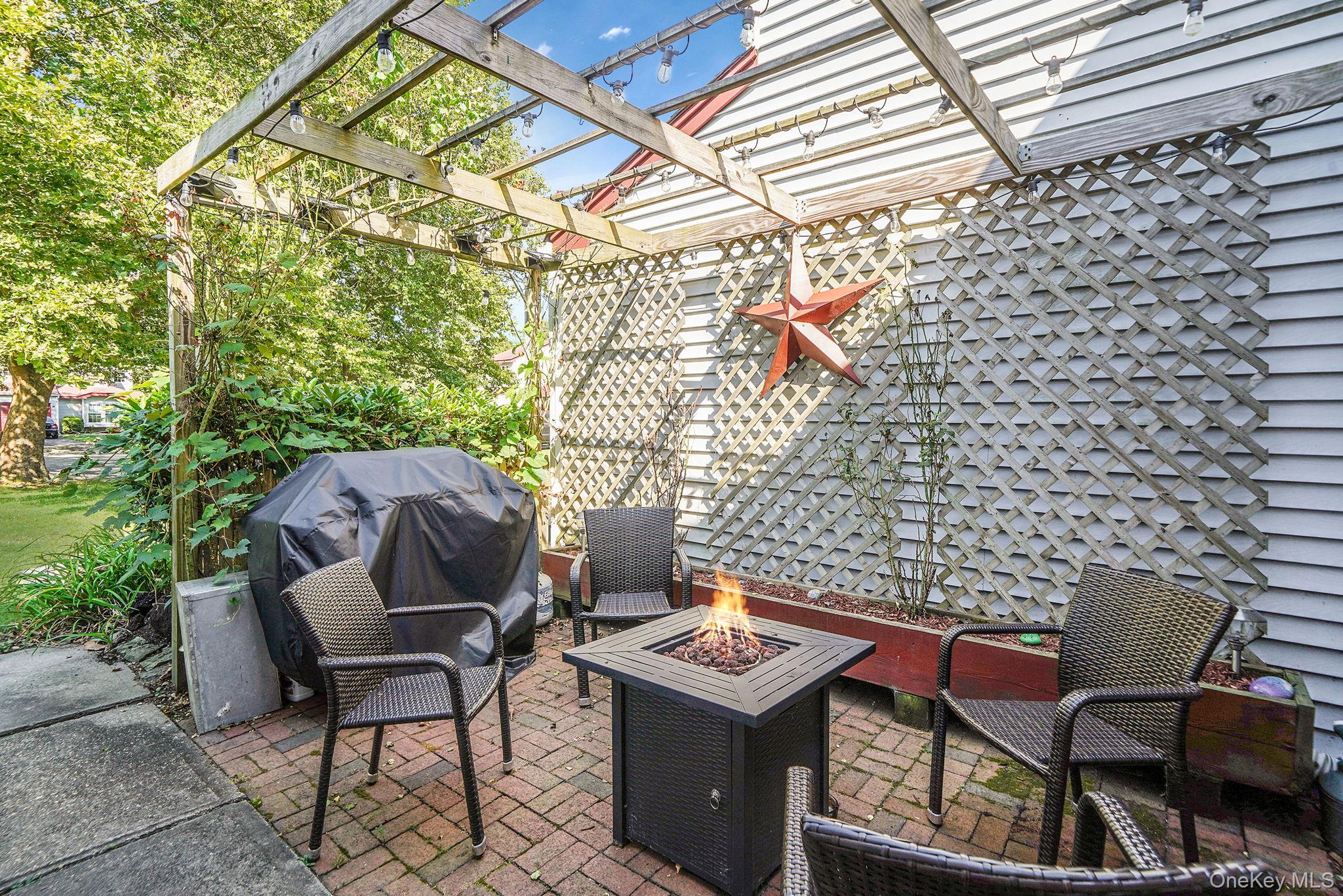 4 Georgian Court, Coram, NY 11727