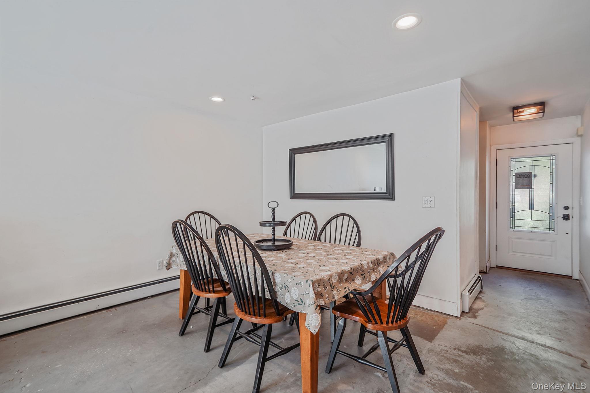 4 Georgian Court, Coram, NY 11727