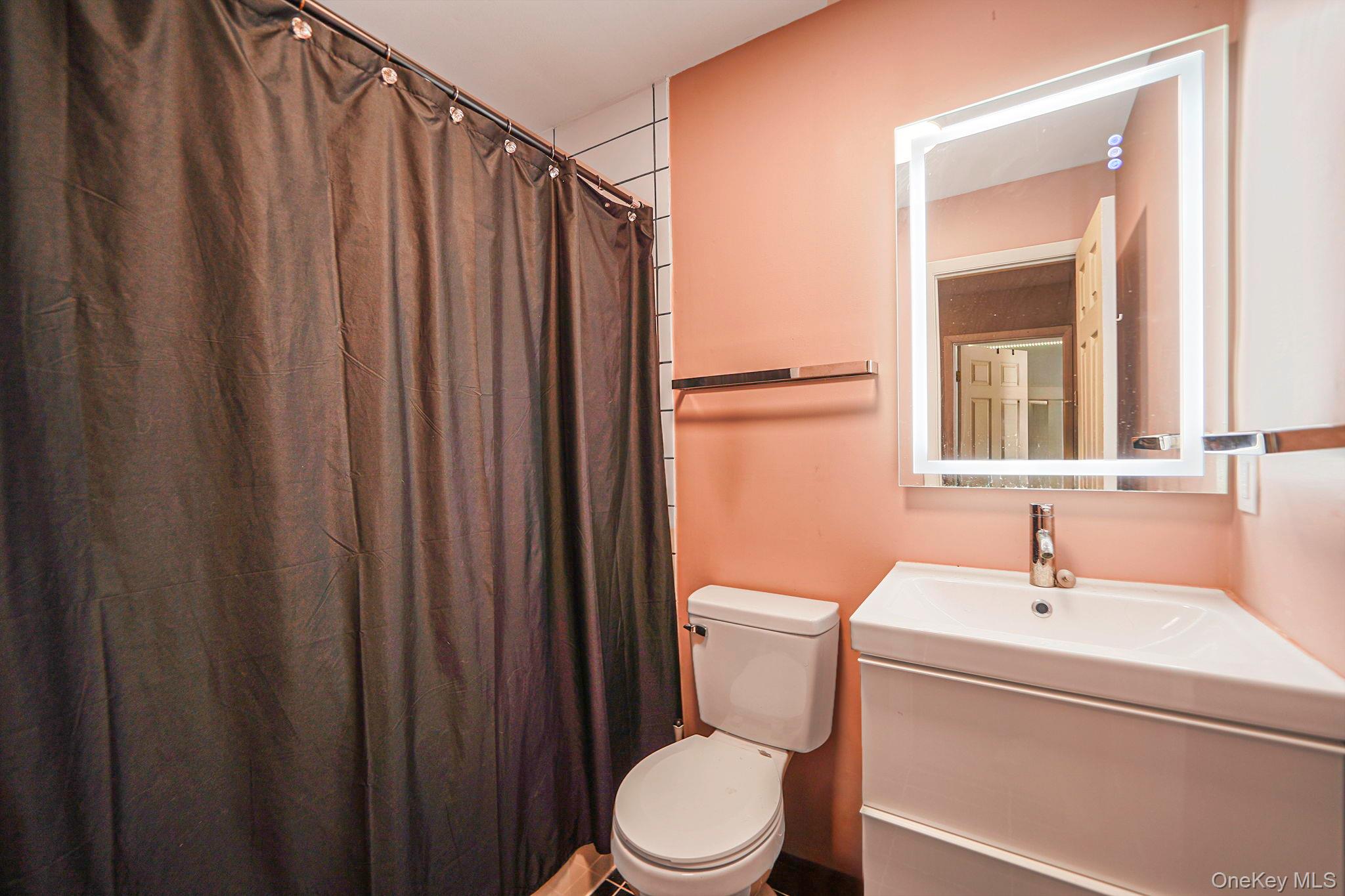 4 Georgian Court, Coram, NY 11727