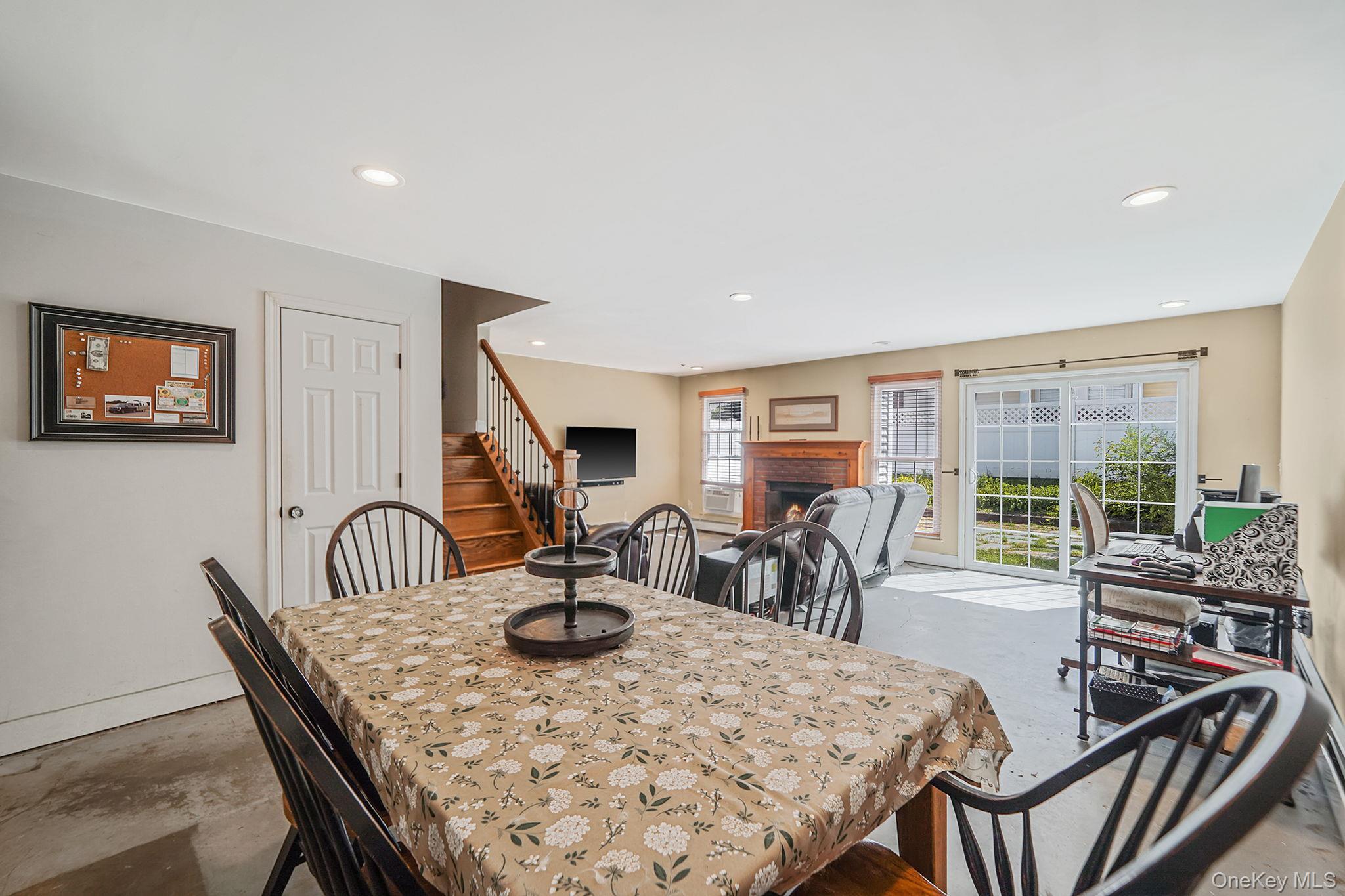 4 Georgian Court, Coram, NY 11727