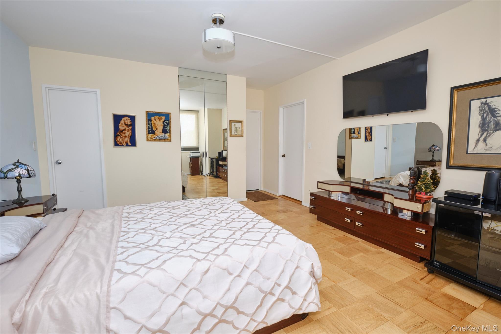 27110 Grand Central Parkway # 1V, Floral Park, NY 11005