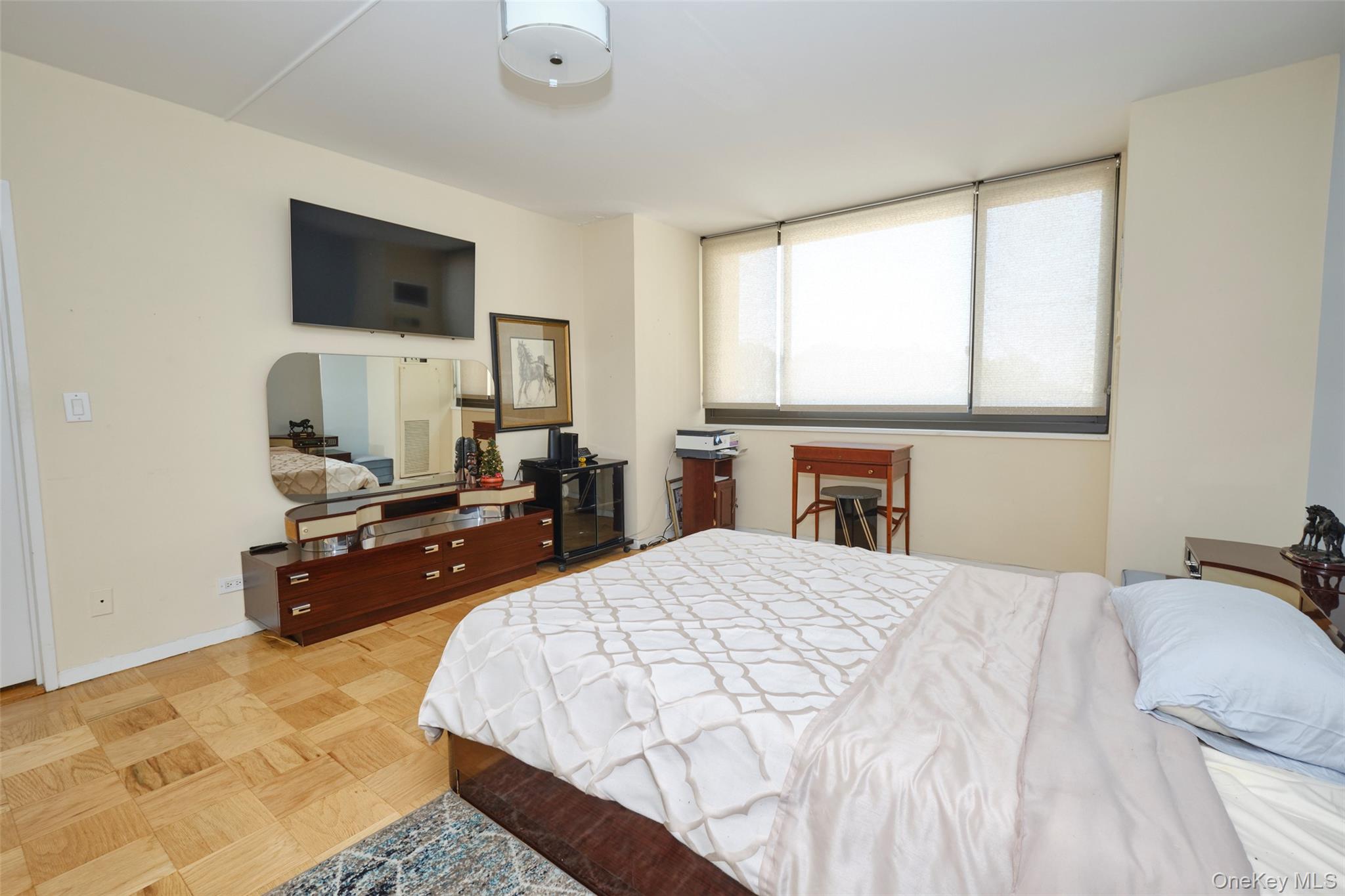 27110 Grand Central Parkway # 1V, Floral Park, NY 11005