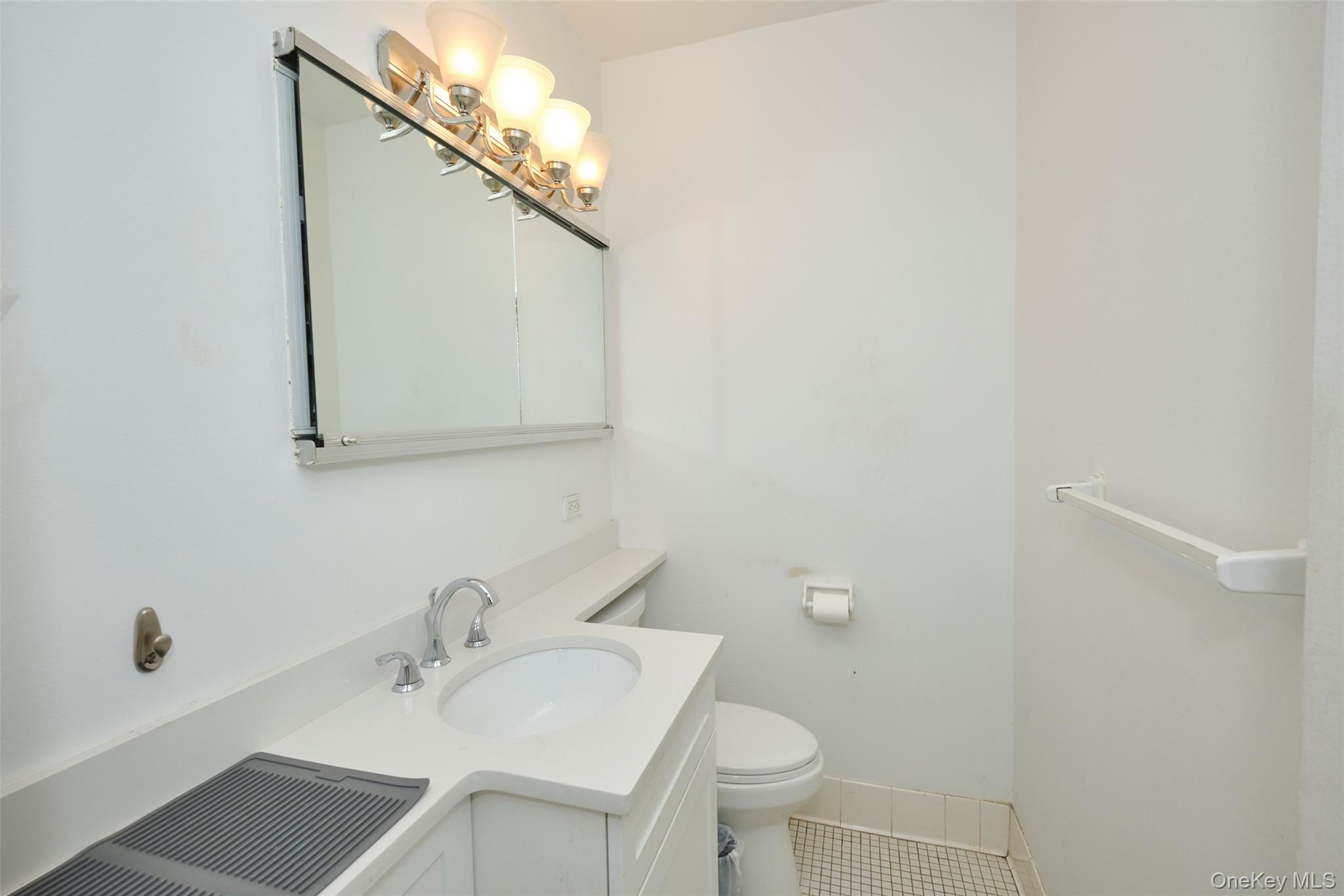 27110 Grand Central Parkway # 1V, Floral Park, NY 11005