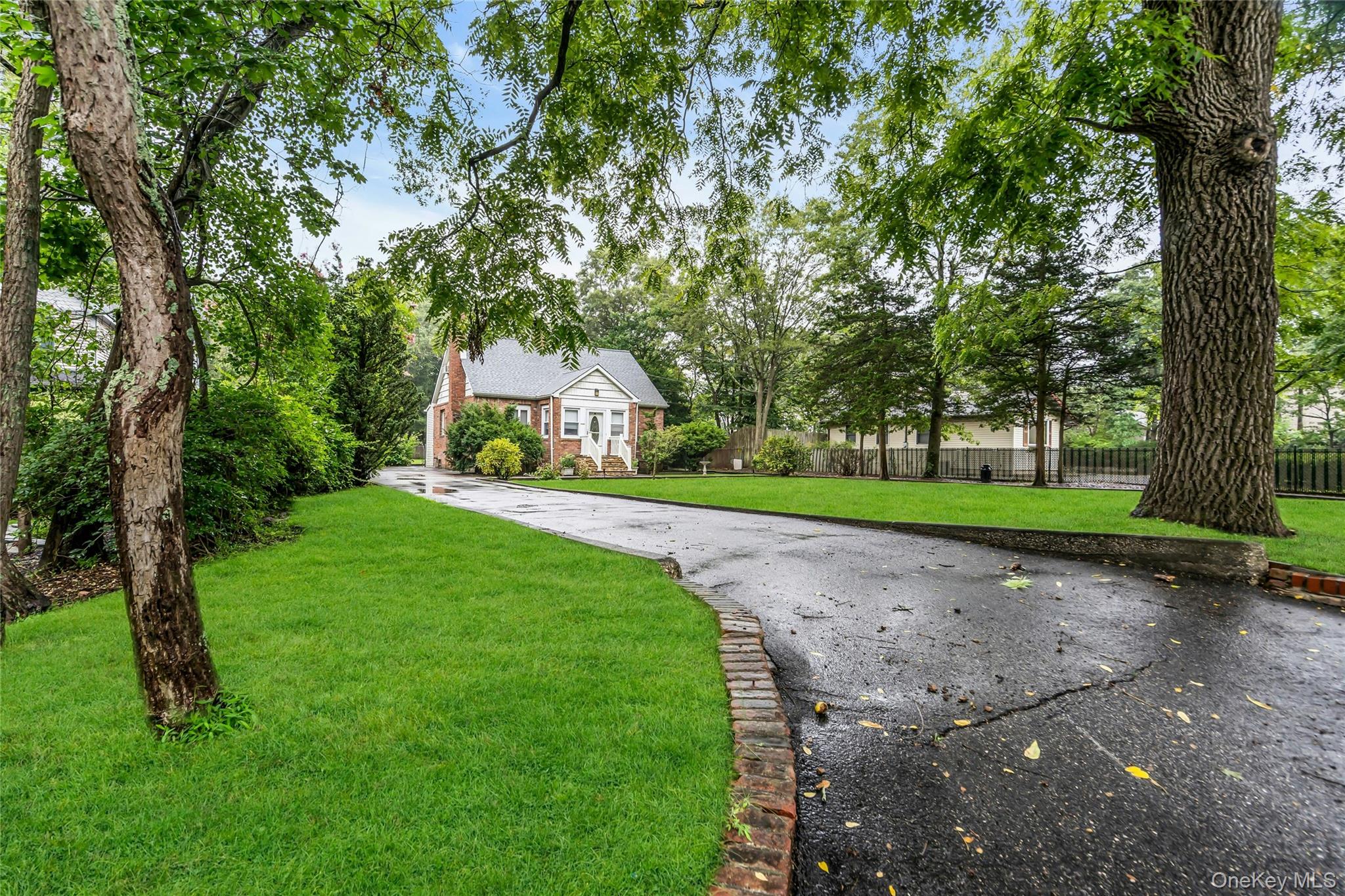 9 Maplelawn Drive, Commack, NY 11725