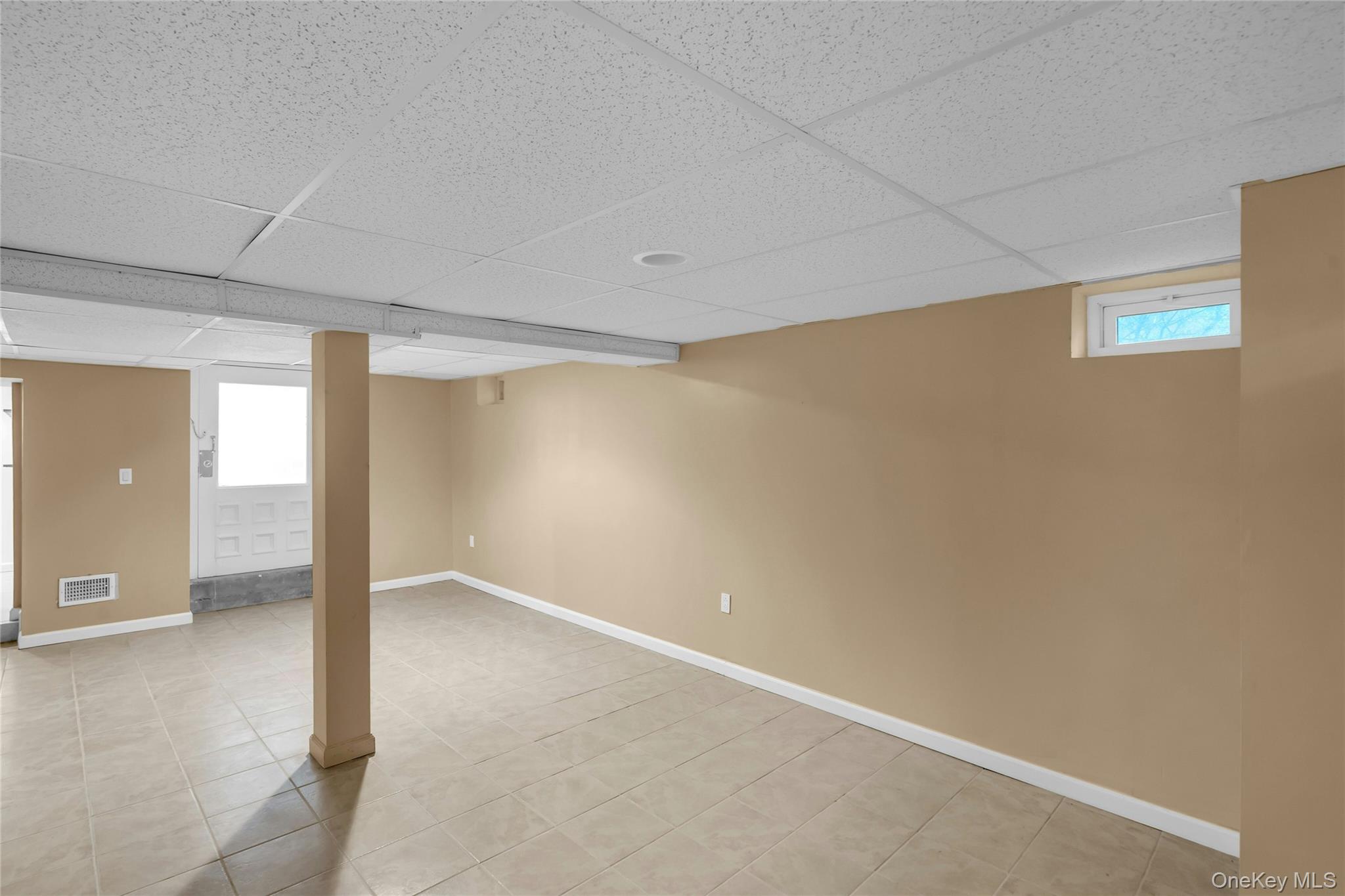 9 Maplelawn Drive, Commack, NY 11725