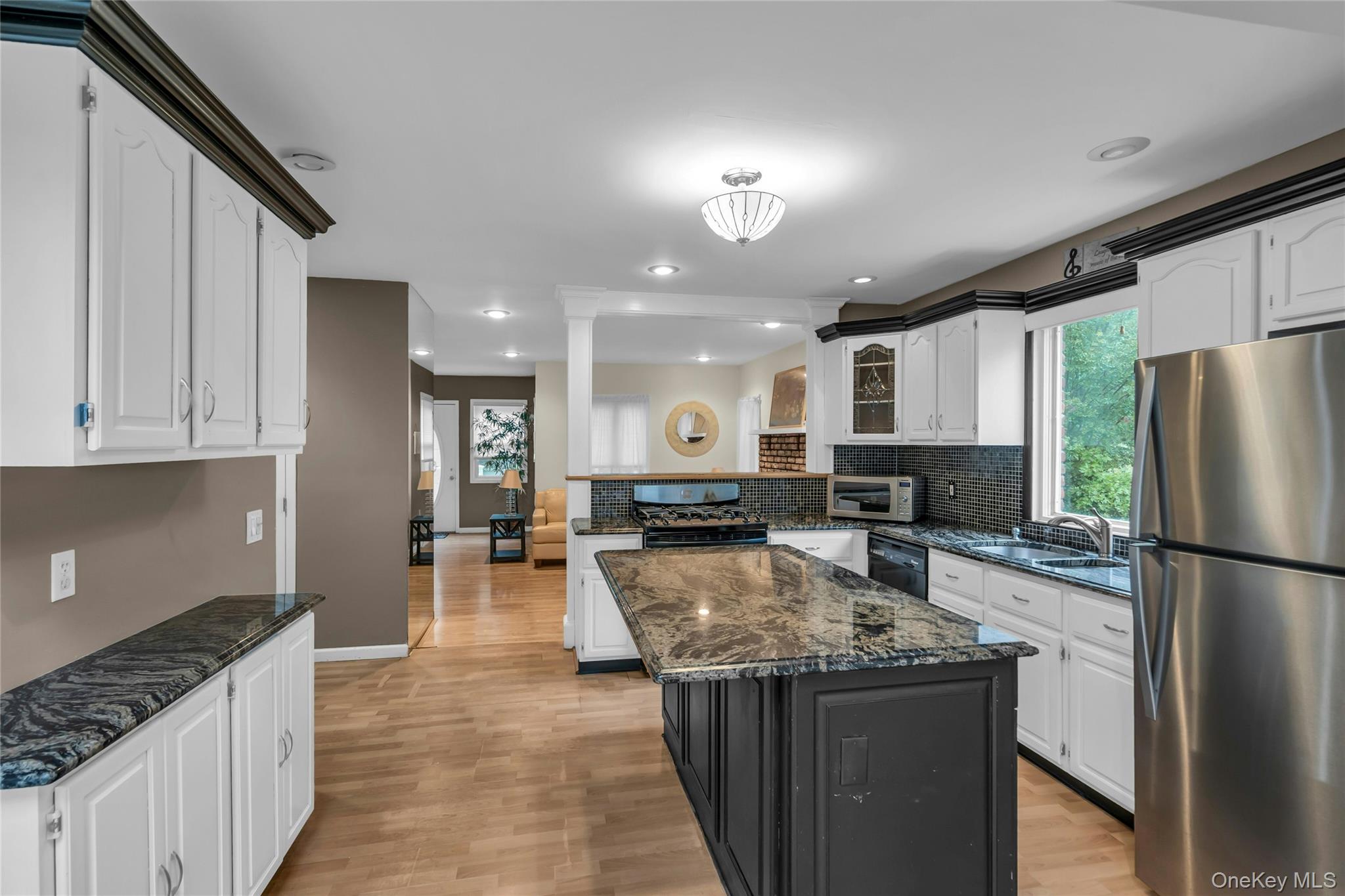 9 Maplelawn Drive, Commack, NY 11725