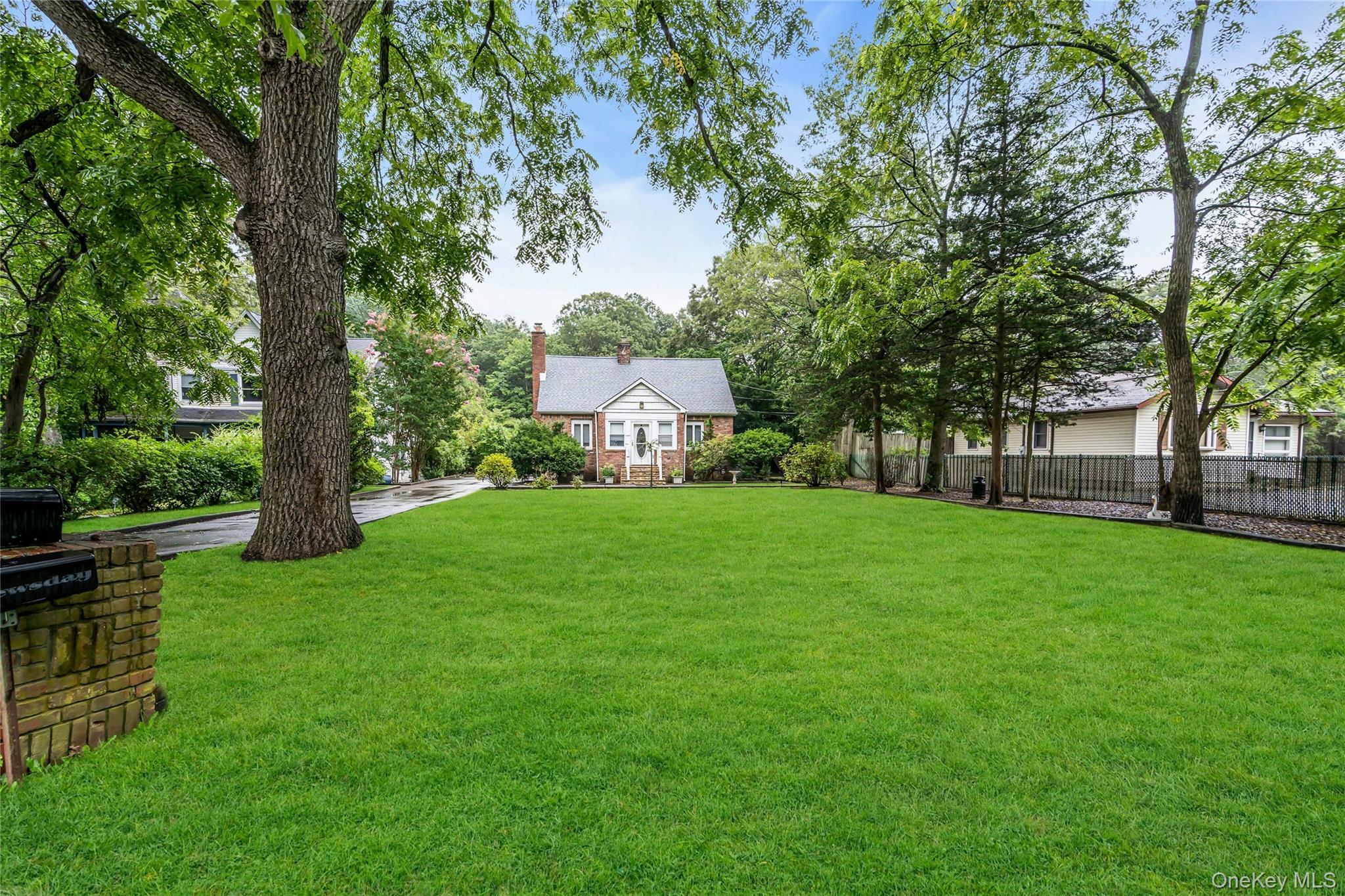 9 Maplelawn Drive, Commack, NY 11725