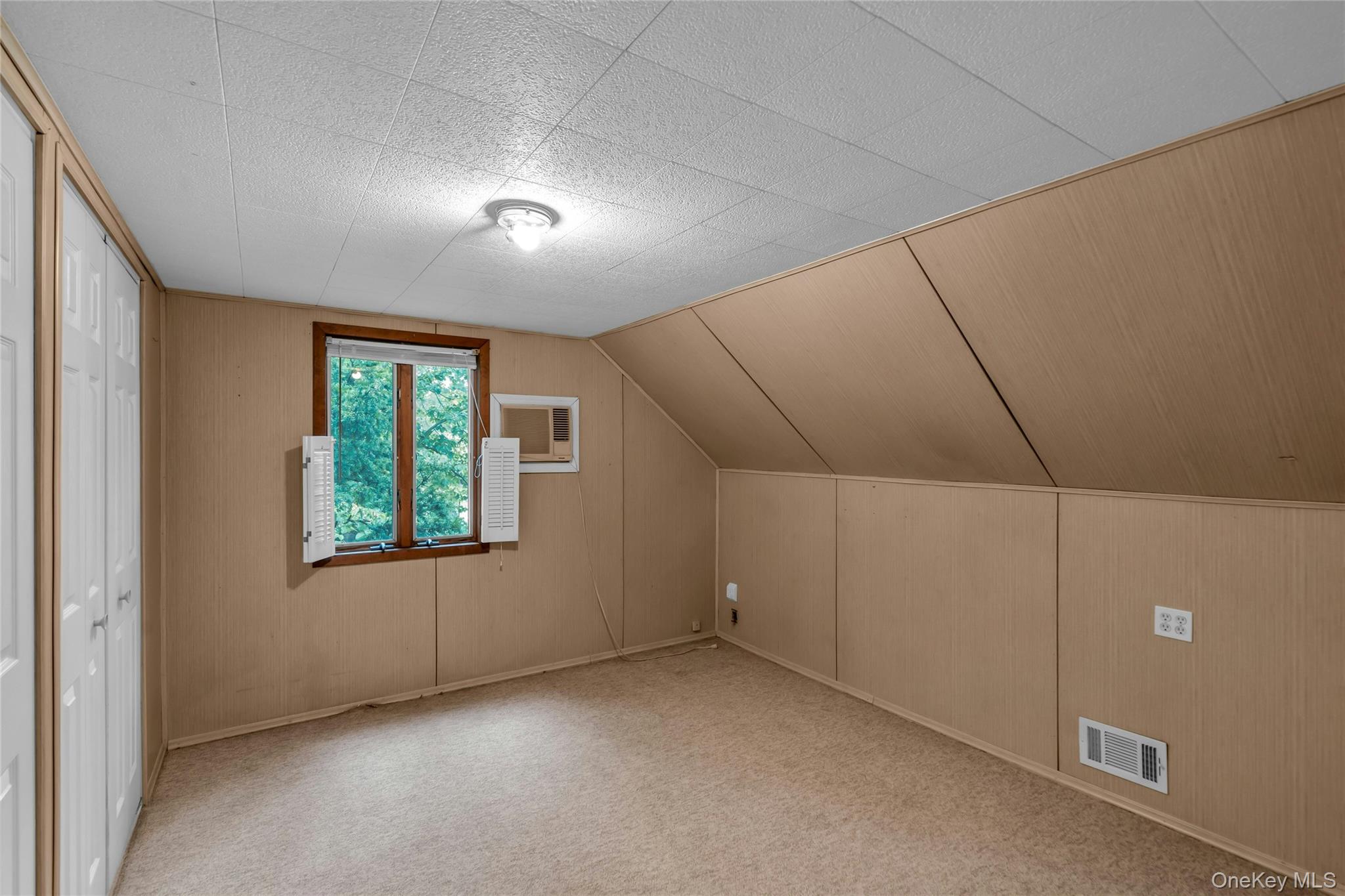 9 Maplelawn Drive, Commack, NY 11725