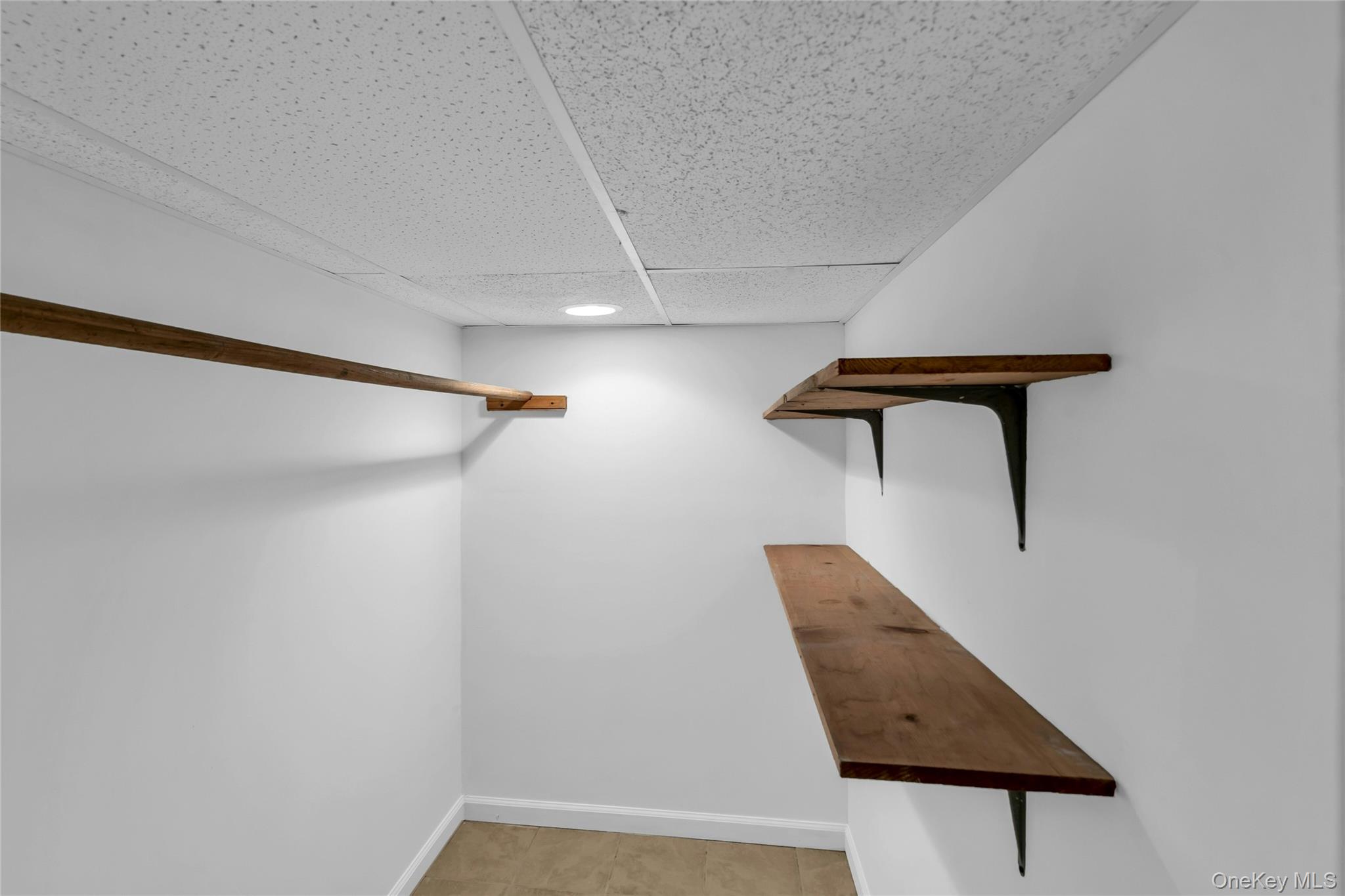 9 Maplelawn Drive, Commack, NY 11725