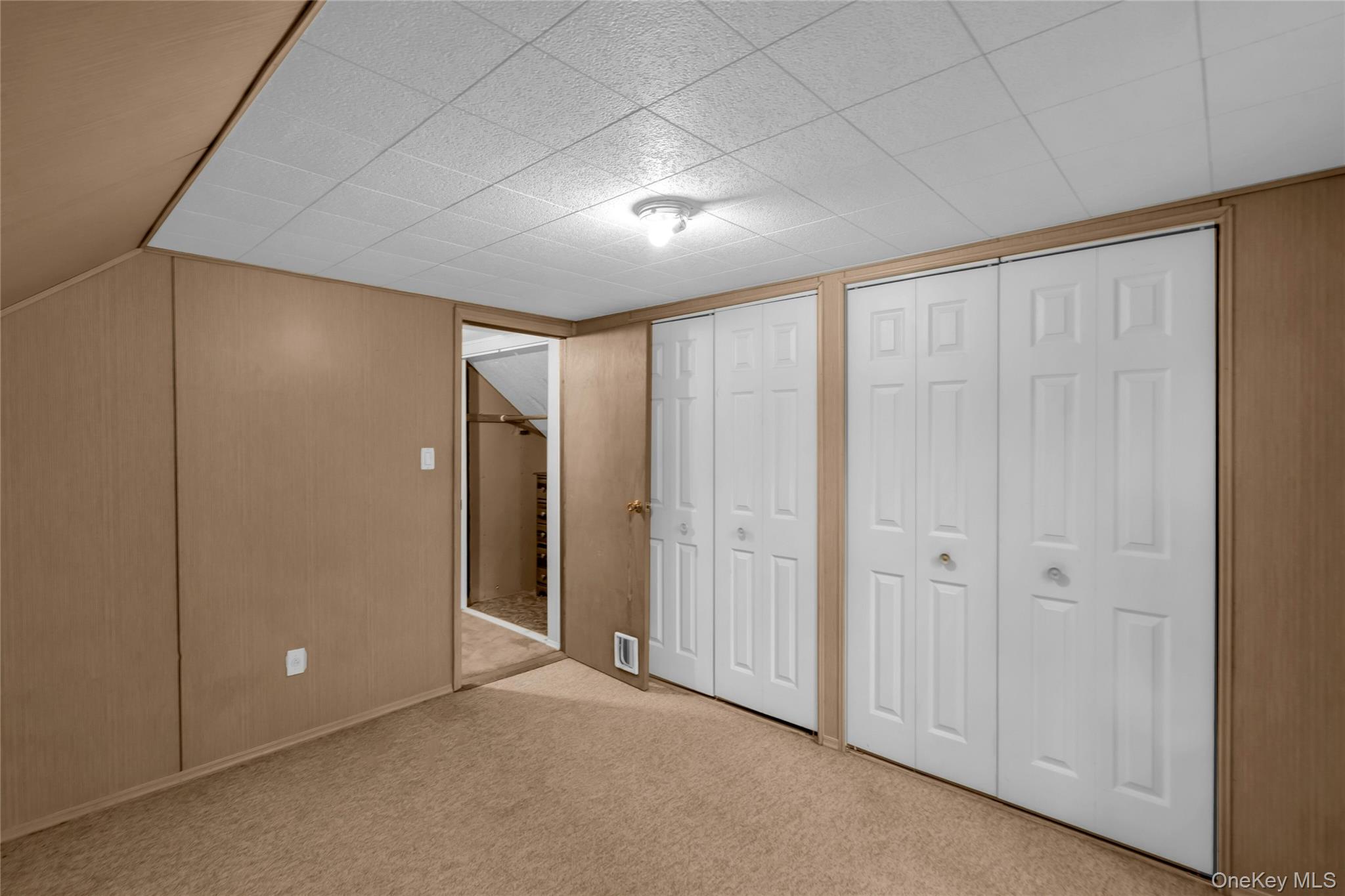 9 Maplelawn Drive, Commack, NY 11725