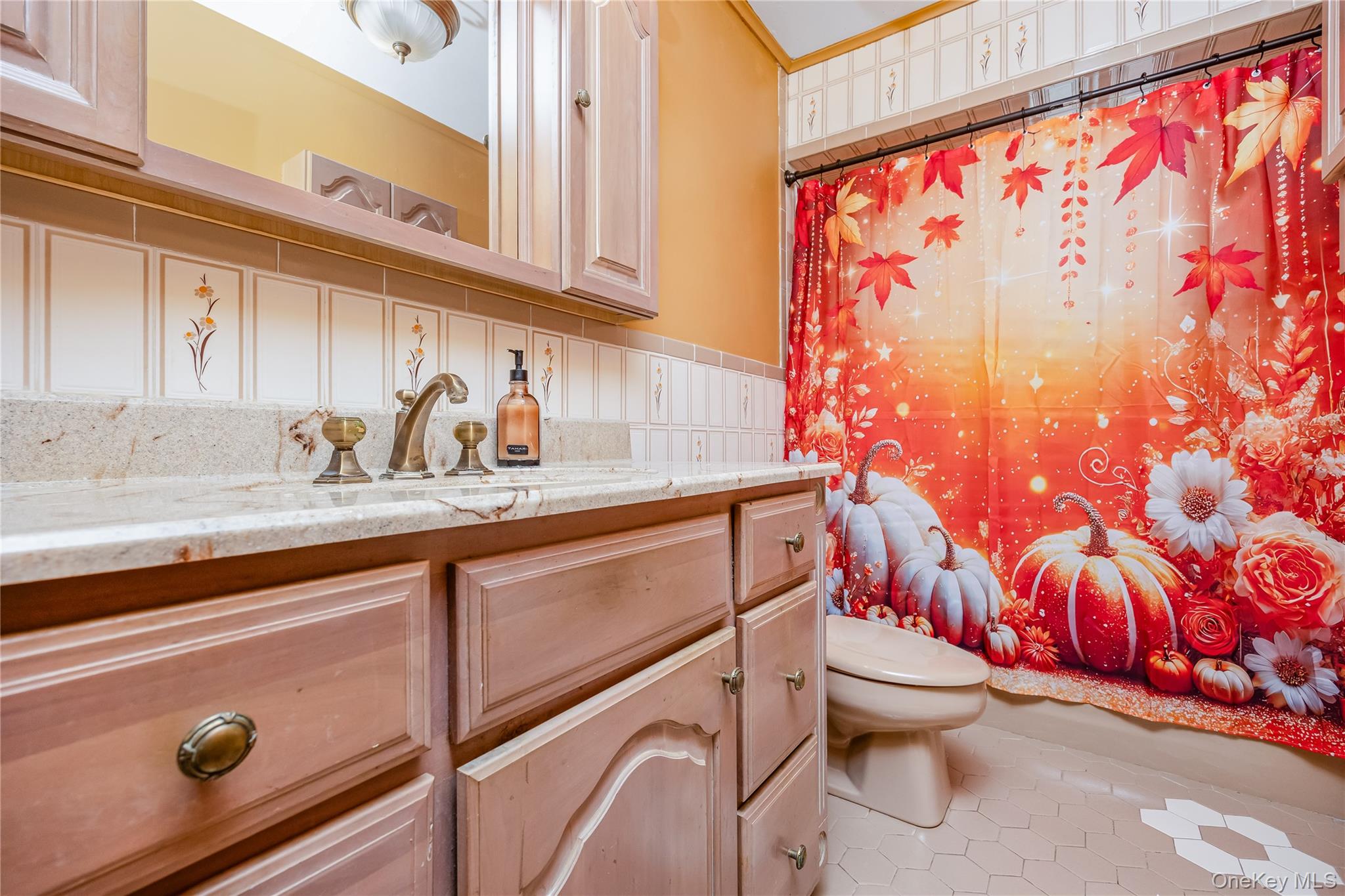 9 Cheryl Lane N, Farmingdale, NY 11735